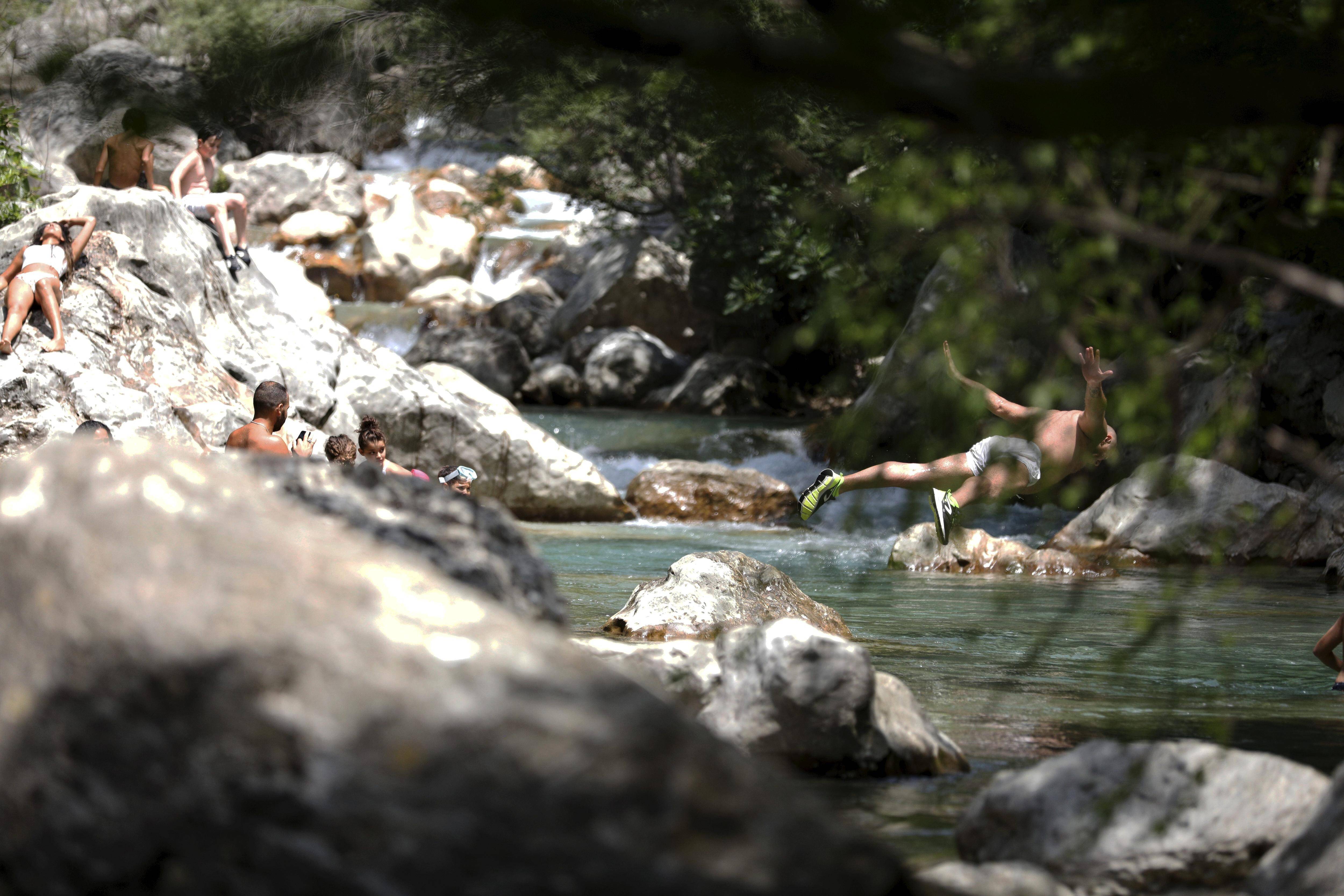 Incivilités, risque incendie, jets de déchets... Cet été, le parc naturel régional des Préalpes d'Azur tire la sonnette d'alarme