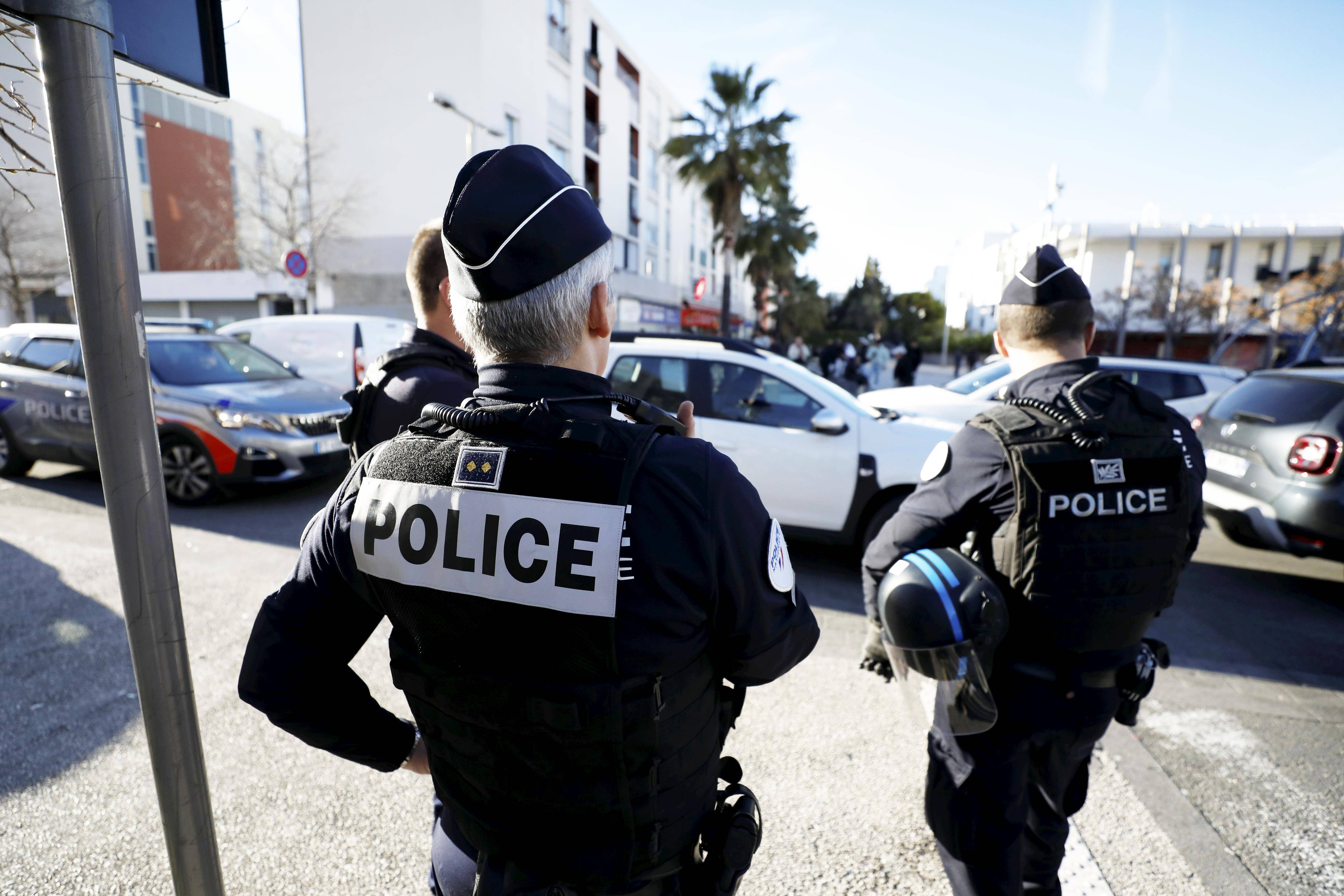 Trois fusils à pompe, une arme de poing et des cagoules retrouvés dans un appartement des Moulins à Nice
