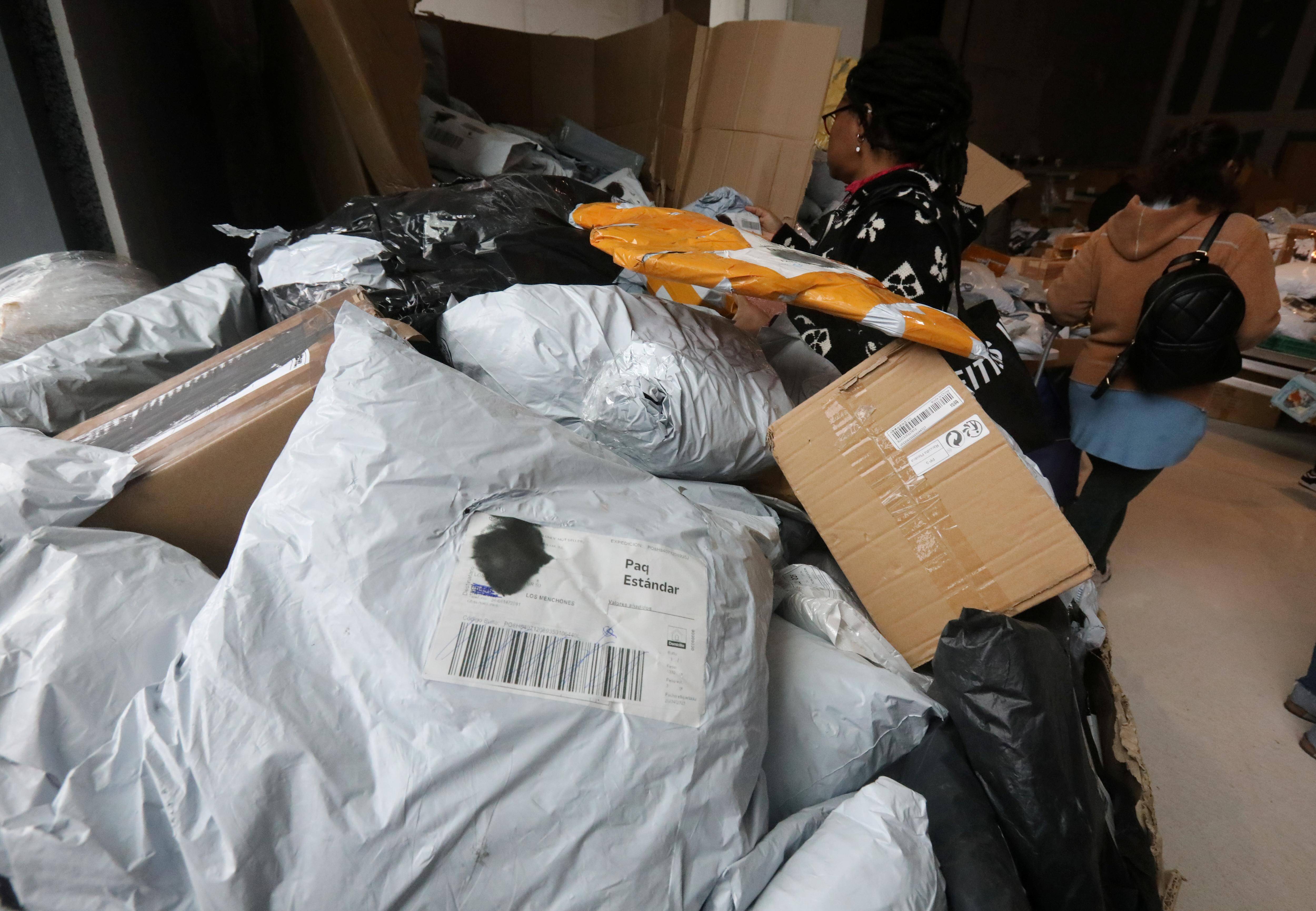 Des colis perdus revendus au poids de mercredi à samedi dans un centre commercial de Nice