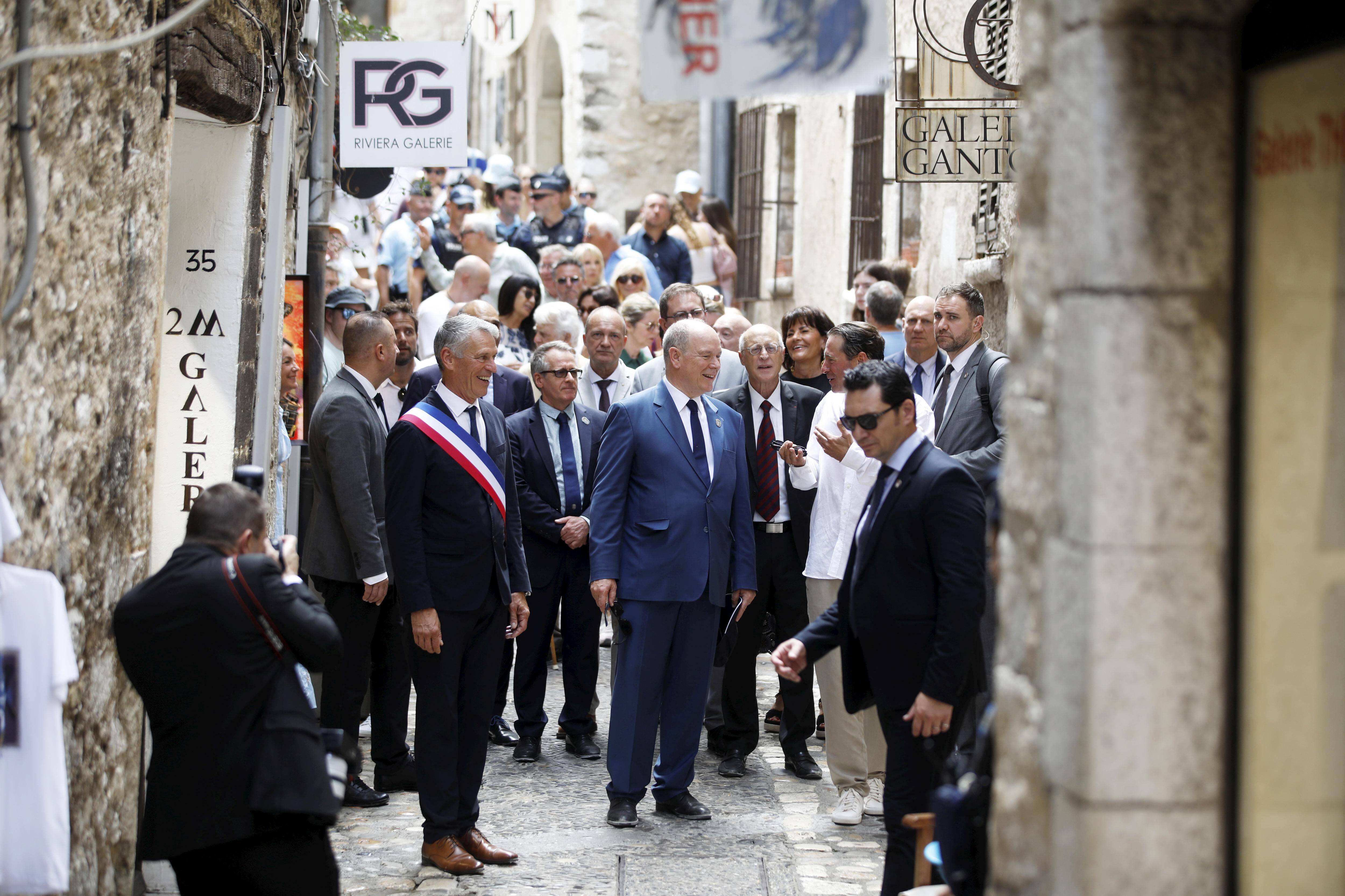 Ce mardi, le prince Albert II a retracé le parcours de Grace Kelly en 1955 dans les rues de Saint-Paul-de-Vence