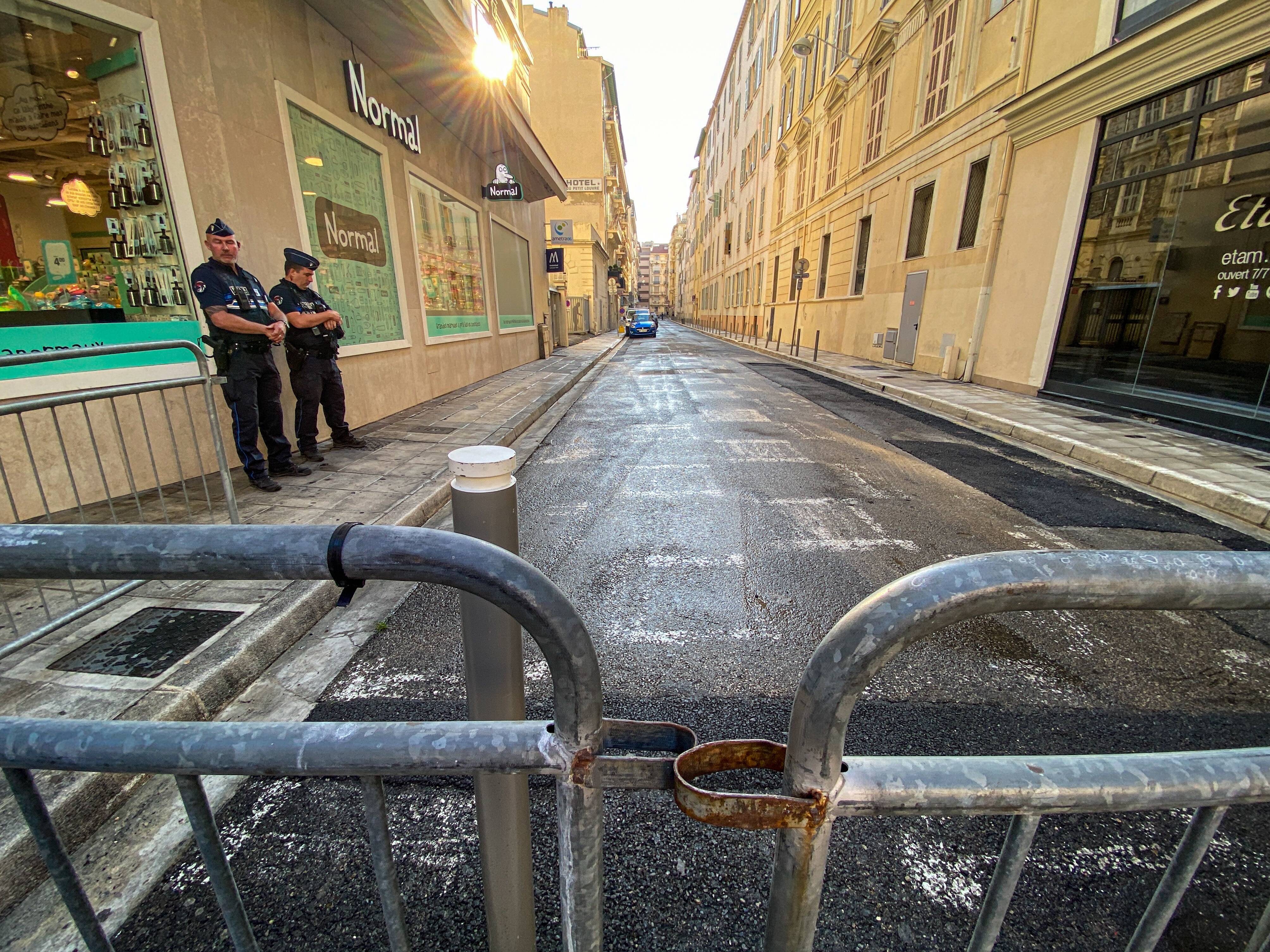 "Il n'y avait plus d'autres solutions": Nice "teste" durant une semaine la fermeture de la rue Tiranty pour en éloigner les toxicomanes