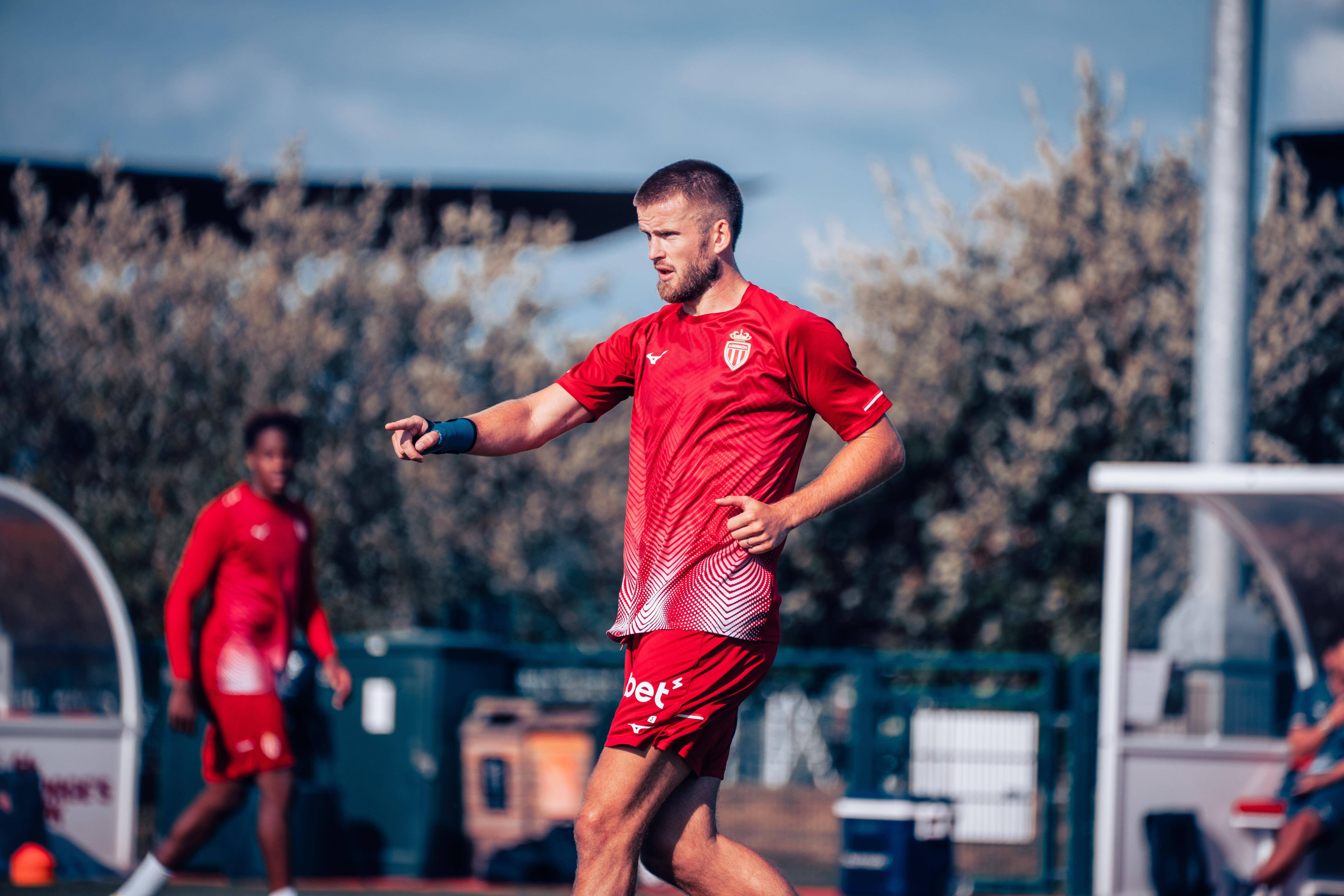 "Avec Paul, on a parlé de Conte et Mourinho »... Le nouveau défenseur de l'AS Monaco Eric Dier évoque sa nouvelle vie à l'occasion du stage en Angleterre