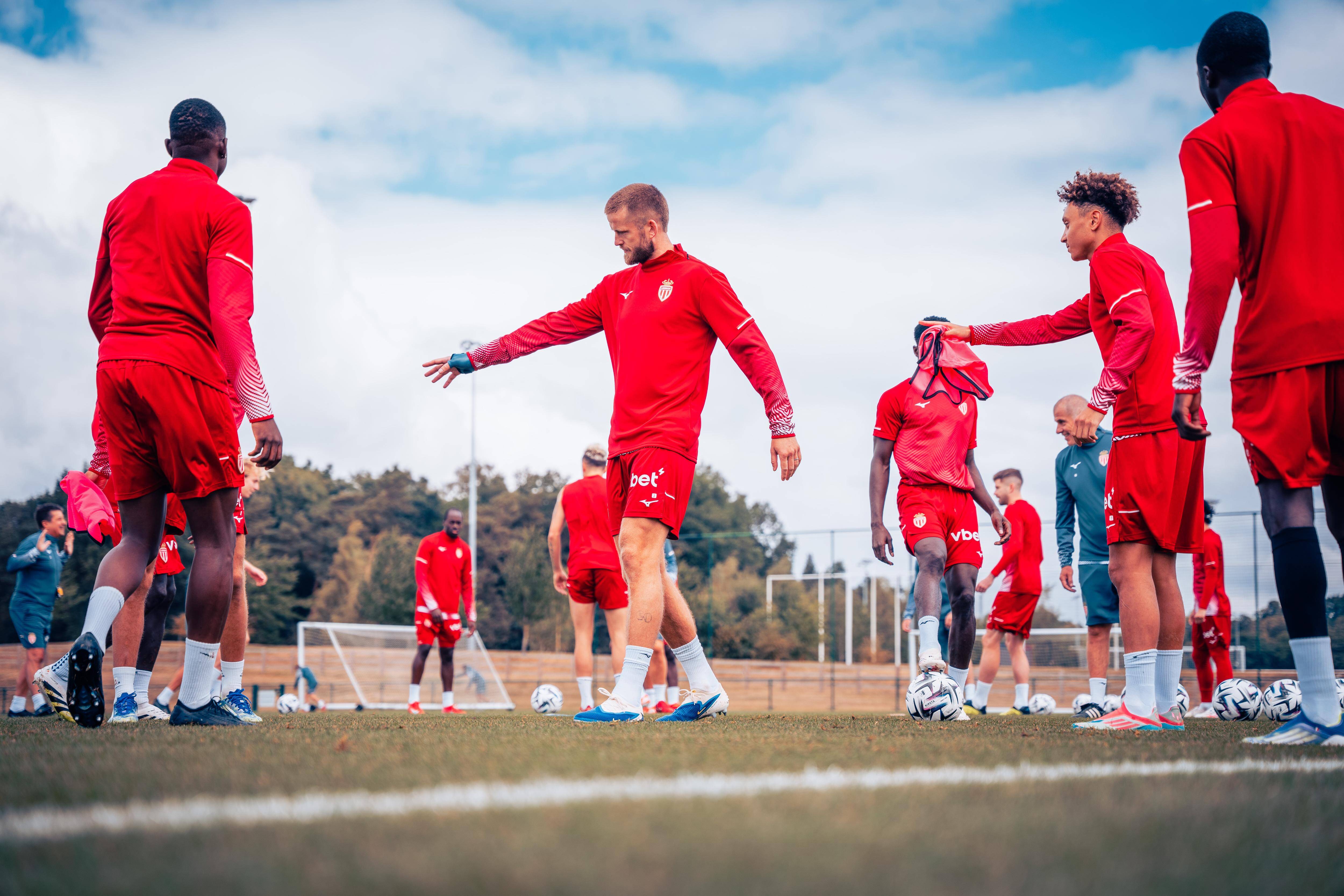 Barbecue, intégration de Paul Pogba, présence du président Rybolovlev... Découvrez les coulisses du stage de l'AS Monaco en Angleterre