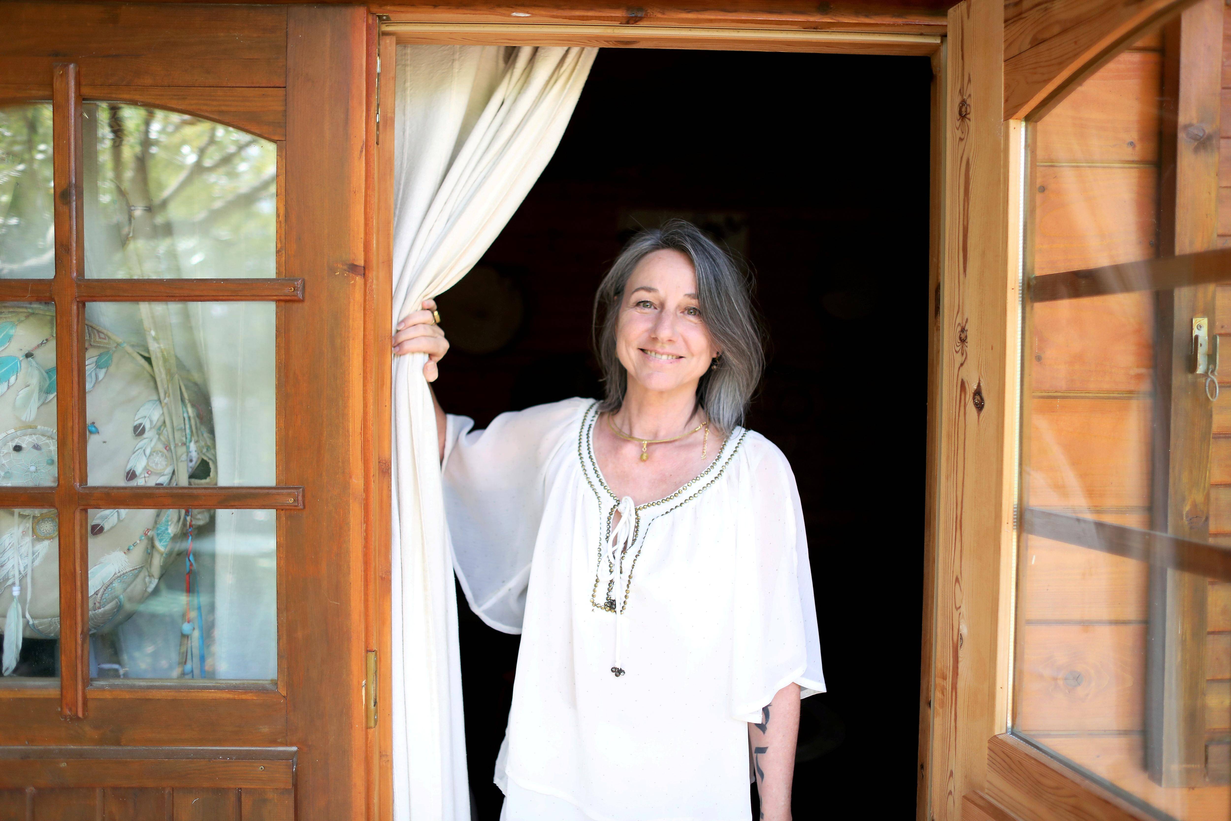 "Parler de la mort, ça dédramatise, ça prépare": cette Azuréenne accompagne les personnes en fin de vie