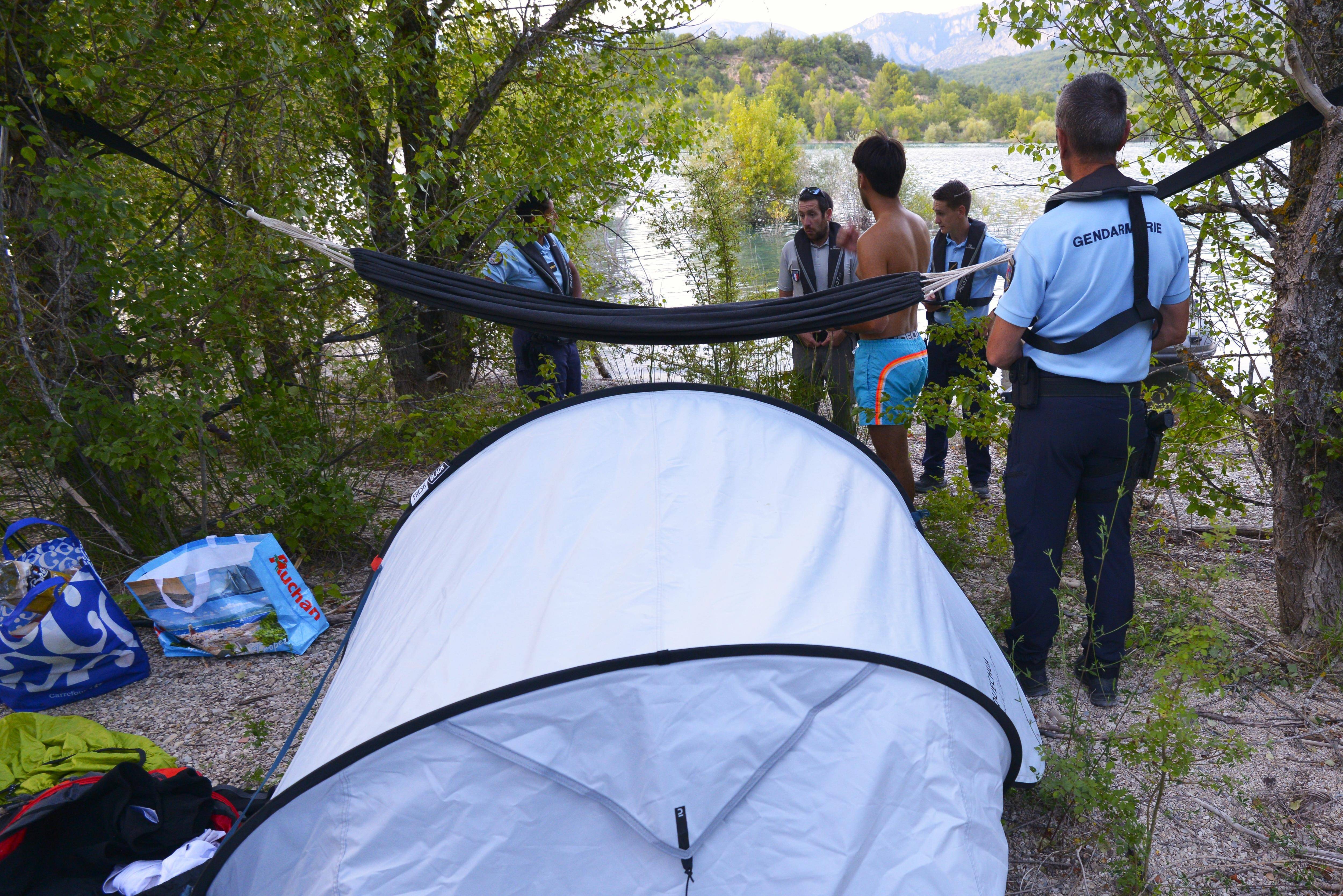 "À chaque patrouille nous voyons beaucoup de choses": le lac de Sainte-Croix sous haute surveillance cet été, de jour comme de nuit