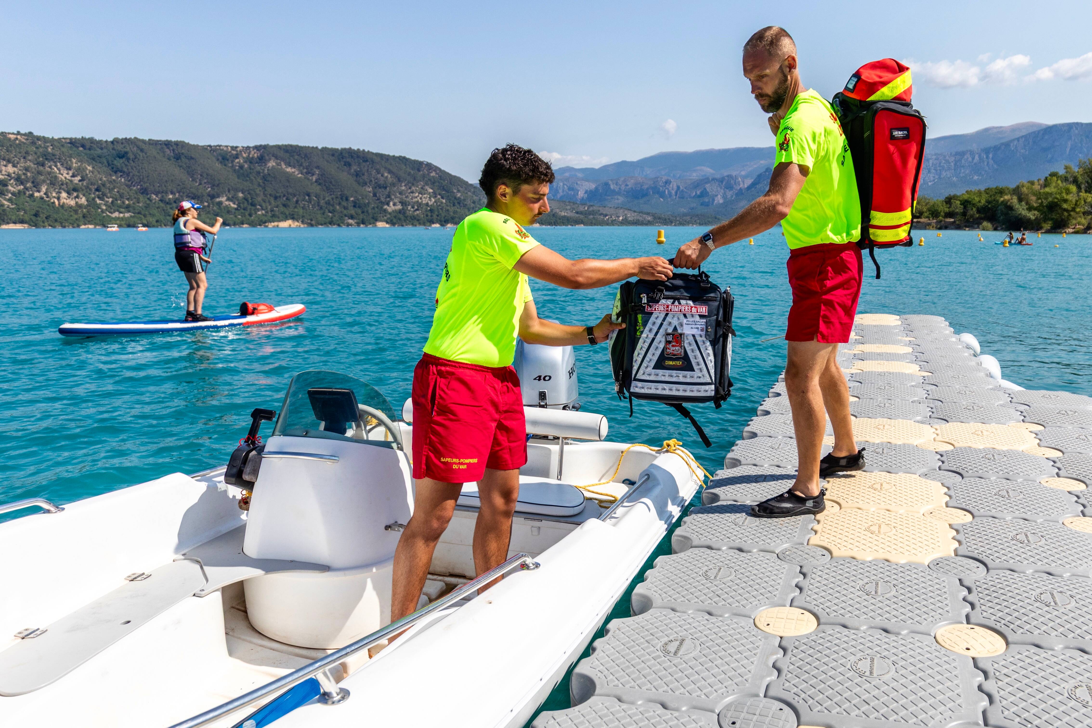 "Nous constatons une hausse des noyades": pompiers, écogardes et gendarmes sur le qui-vive au lac de Sainte-Croix et dans les gorges du Verdon