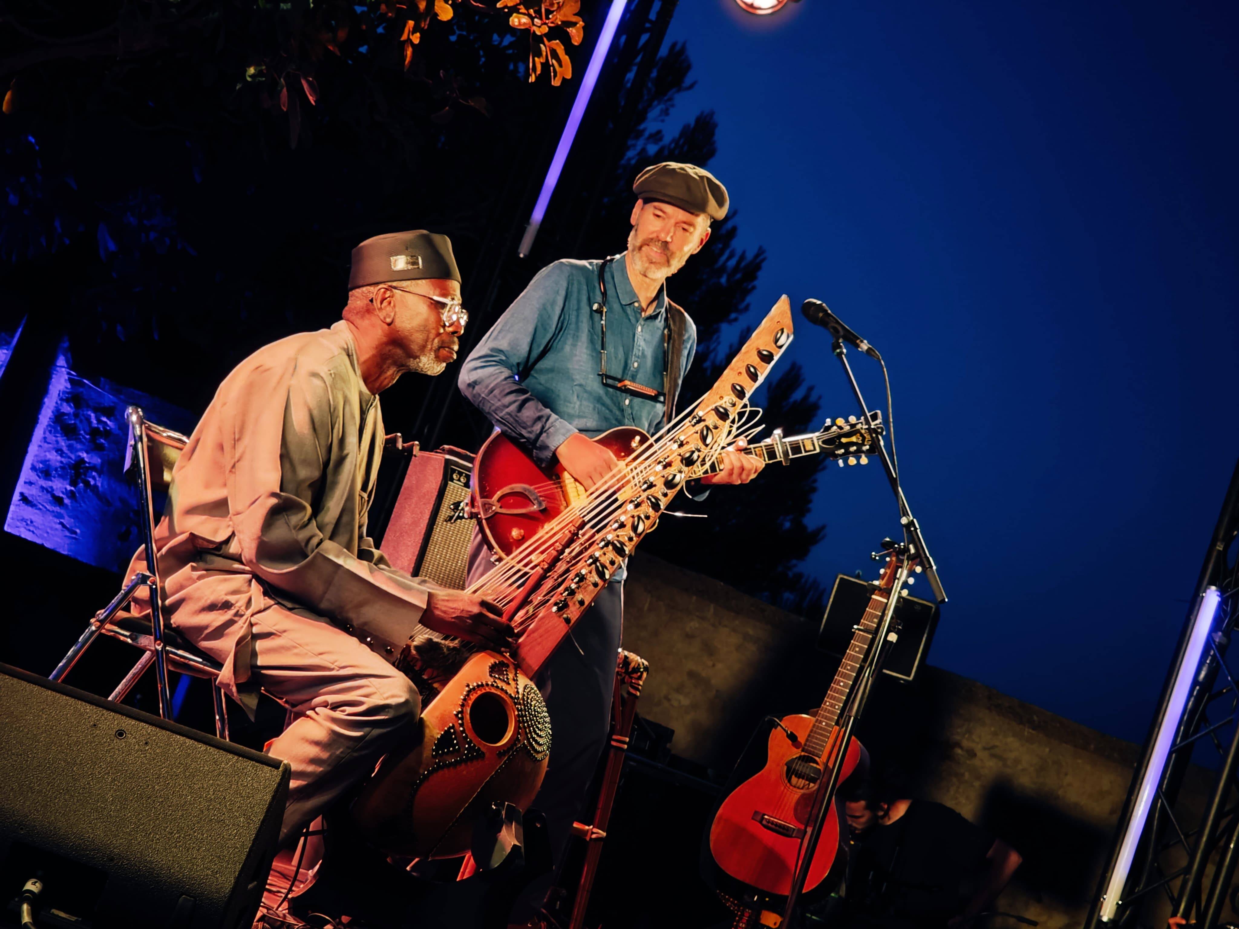 Avant de revenir en concert cet hiver à Grasse et à La Seyne, Ballaké Sissoko et Piers Faccini nous ont parlé de leur amitié musicale