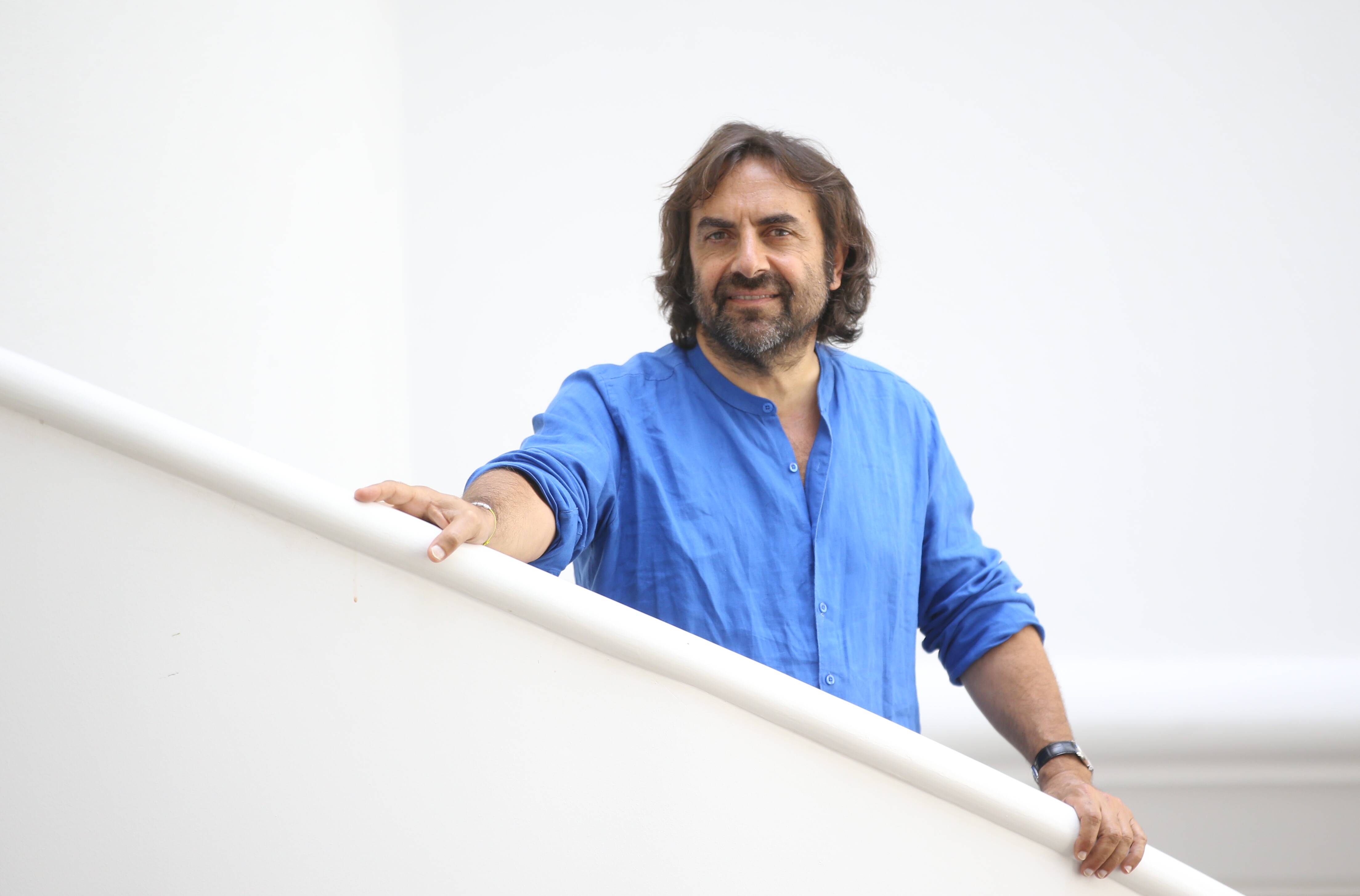 "Un bide devenu l'un des airs français les plus connus au monde": avant son concert chez nous ce lundi, André Manoukian raconte l'histoire de trois chansons célèbres