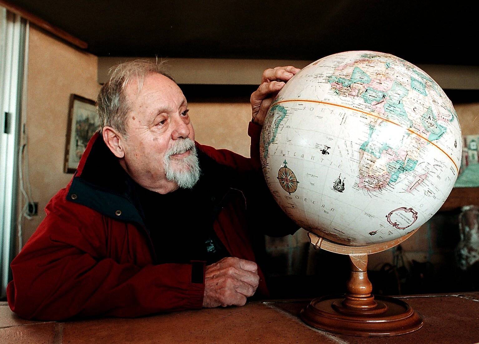 "Il voulait sauver les Hommes de la mer et puis il a Suvré pour sauver la mer des Hommes": l'immense héritage d'Alain Bombard, le naufragé écolo