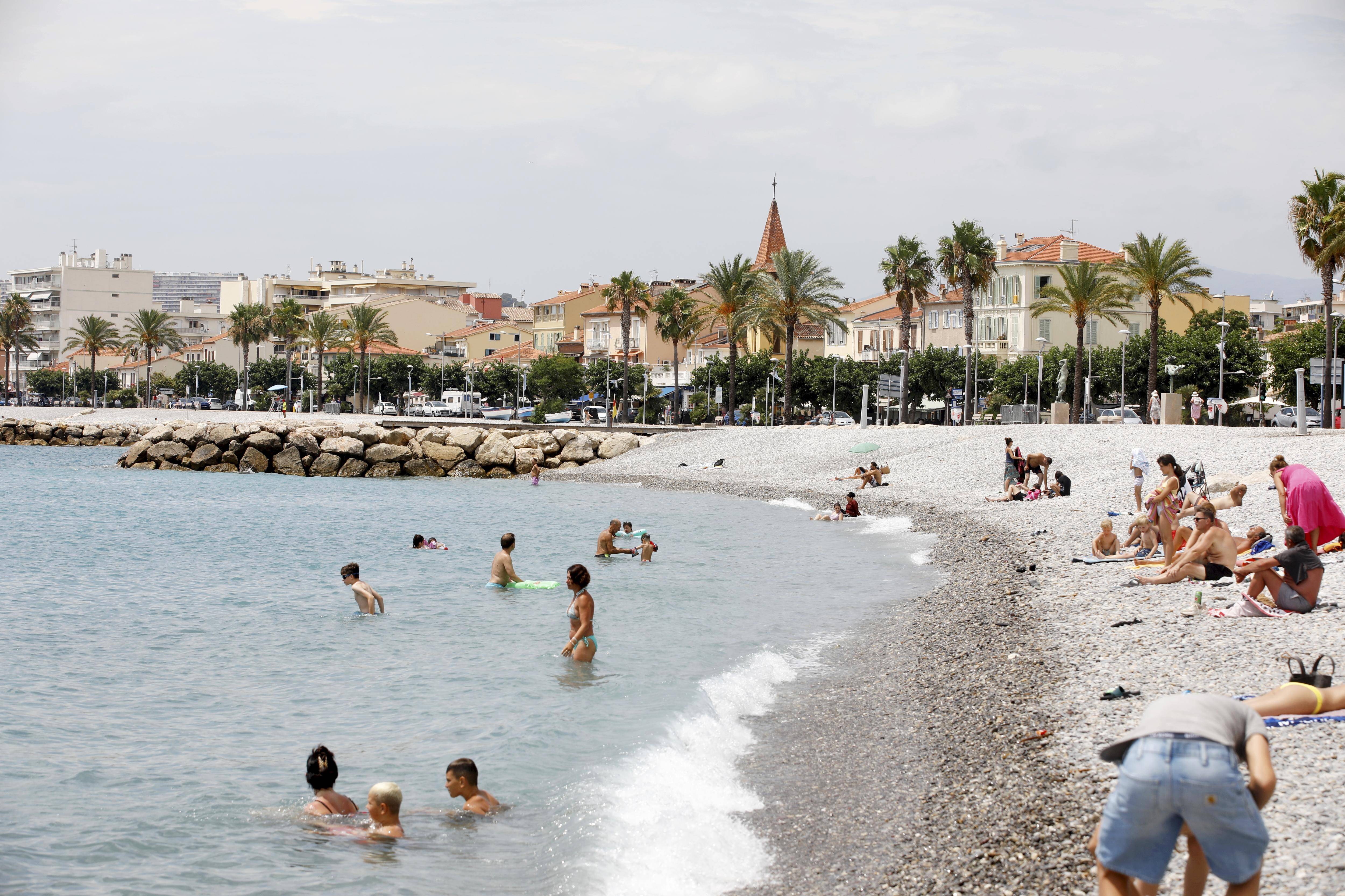 "Un jour, les touristes ne viendront plus": à Cagnes-sur-Mer, les trois plages fermées ont rouvert... mais l'inquiétude plane