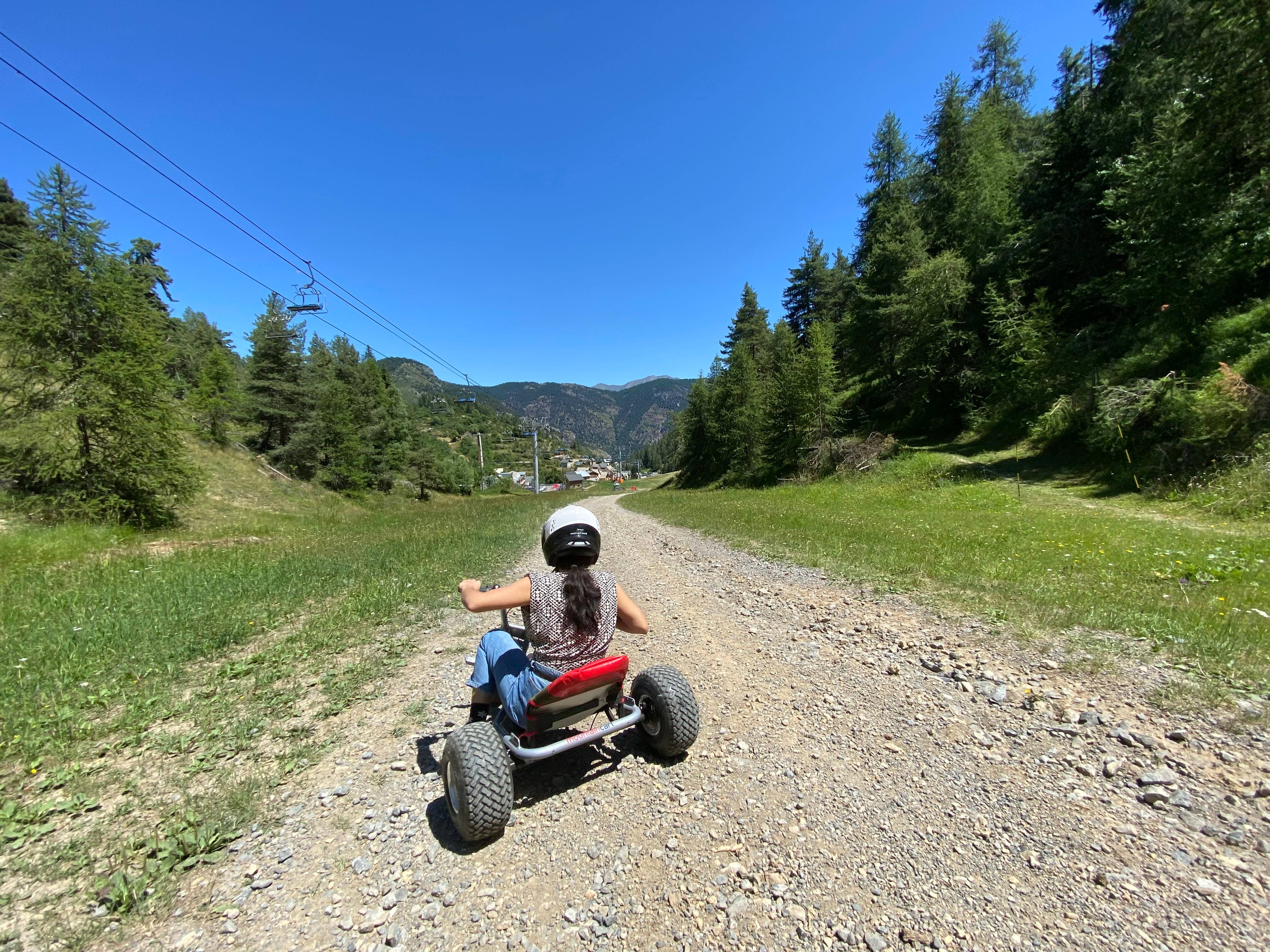 Survol virtuel de la vallée, remake de Mario Kart: on a testé deux activités inédites dans cette petite station de montagne des Alpes-Maritimes