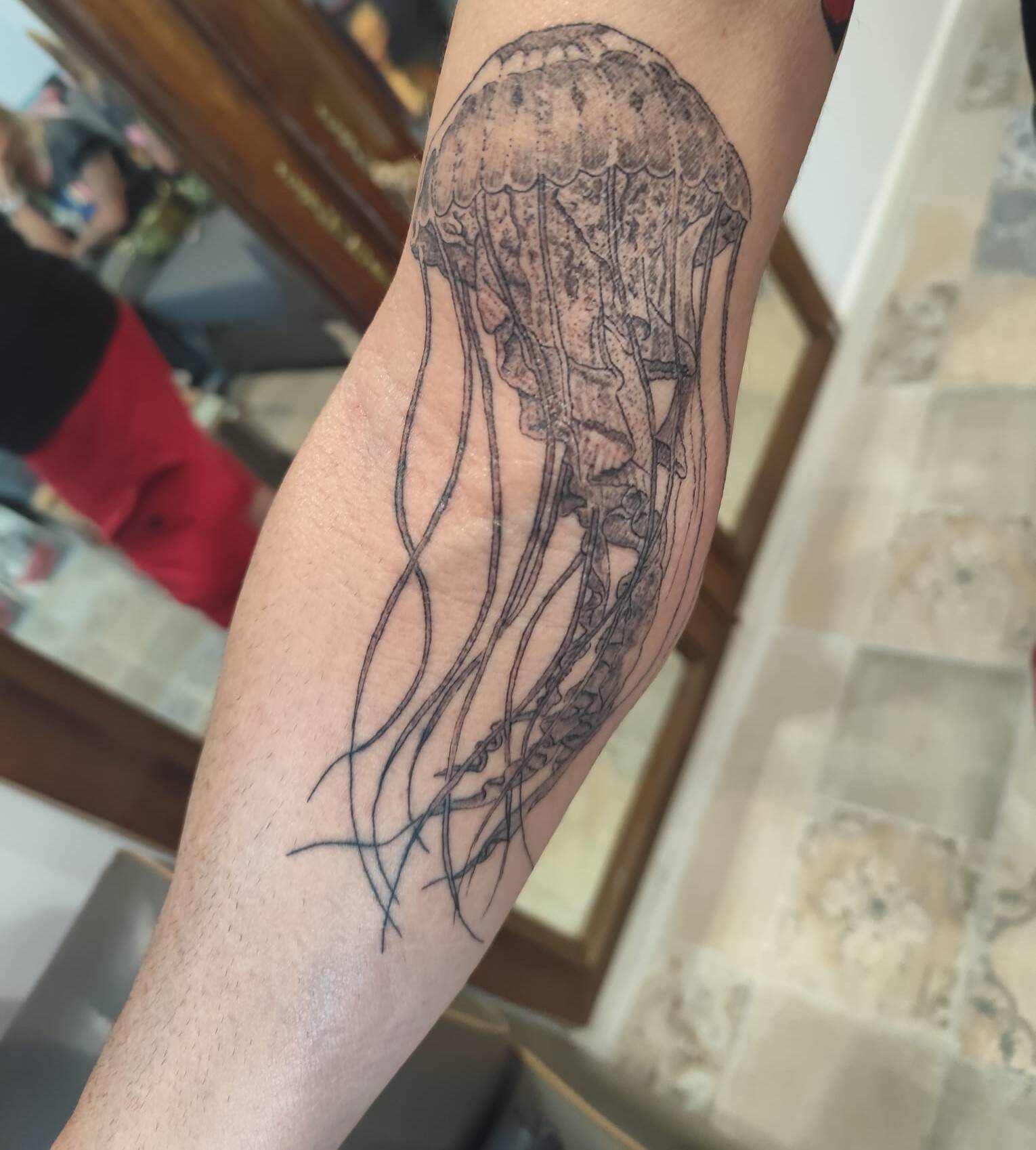 Découvrez "Sur la peau, des histoires", notre série d'été sur les tatouages, par l'écrivaine varoise Héloïse Guay de Bellissen