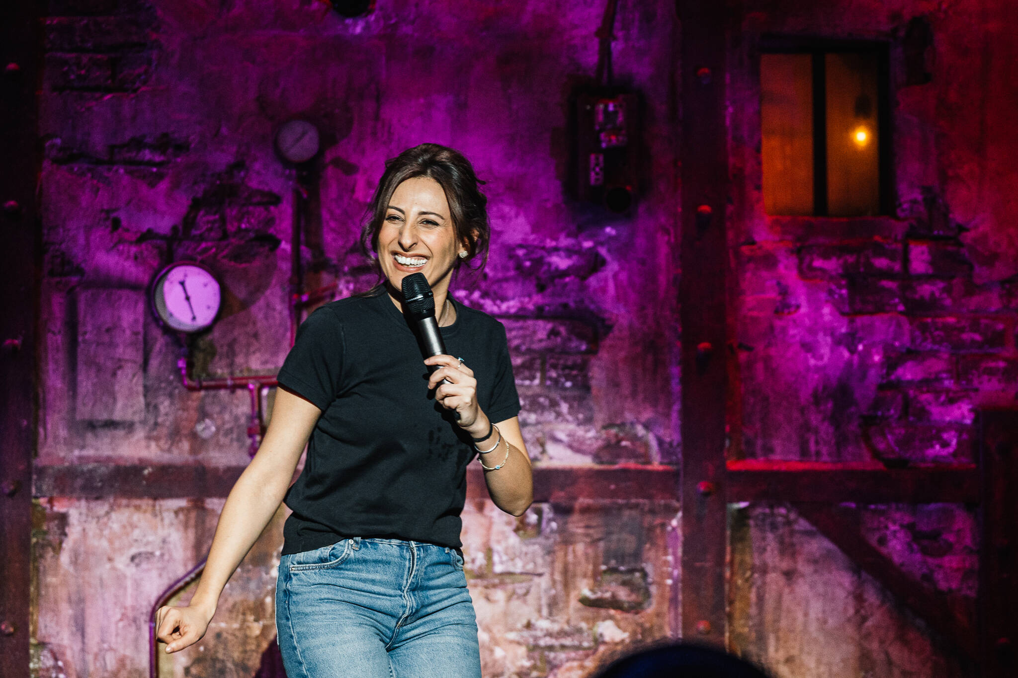 "Je suis très attachée à la ville": l'humoriste Nash ravie de jouer bientôt à Cannes avec la bande de la Villa Jamel Comedy Club