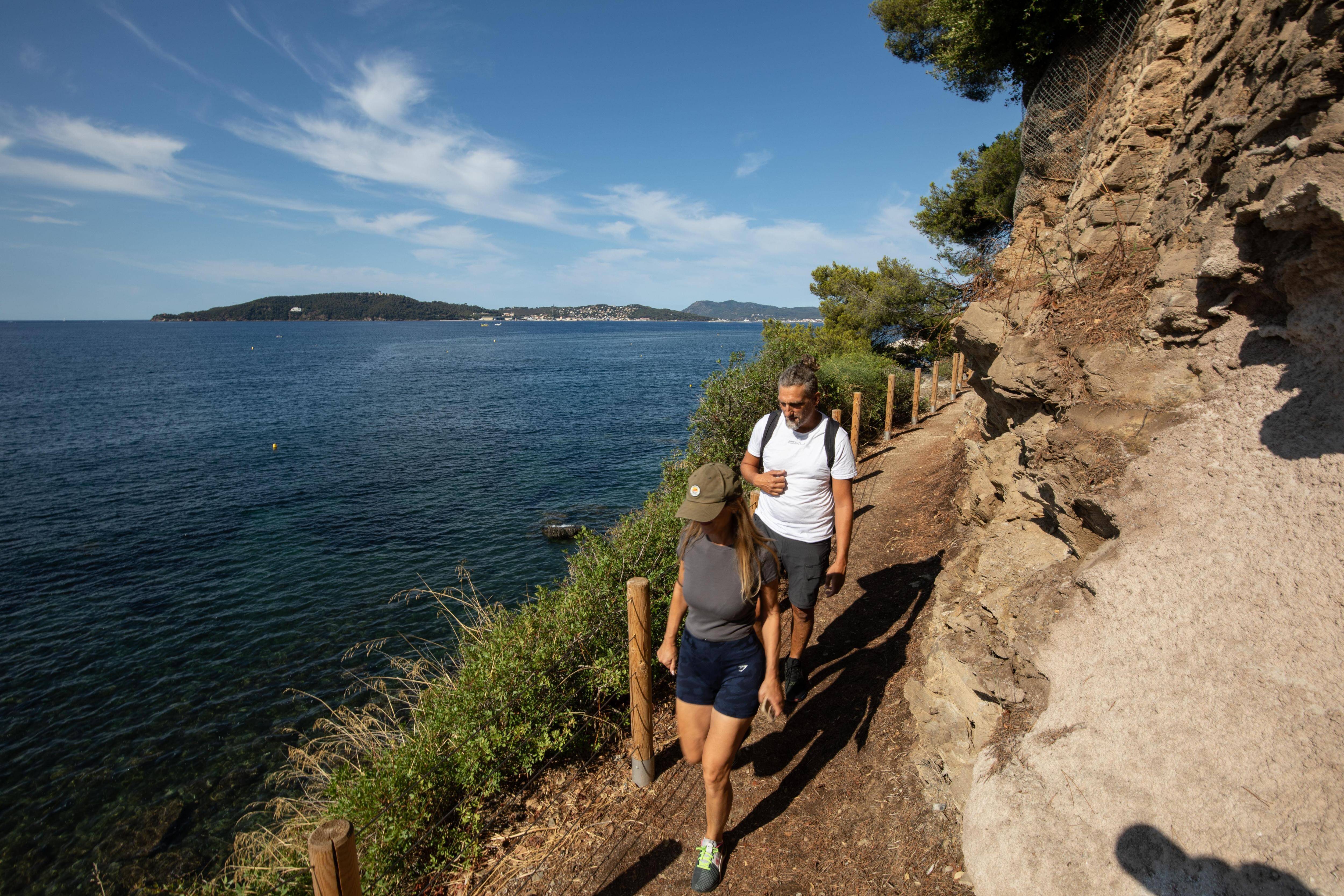 Fermé depuis 17 ans, le sentier littoral des douaniers est de nouveau accessible au public à Toulon