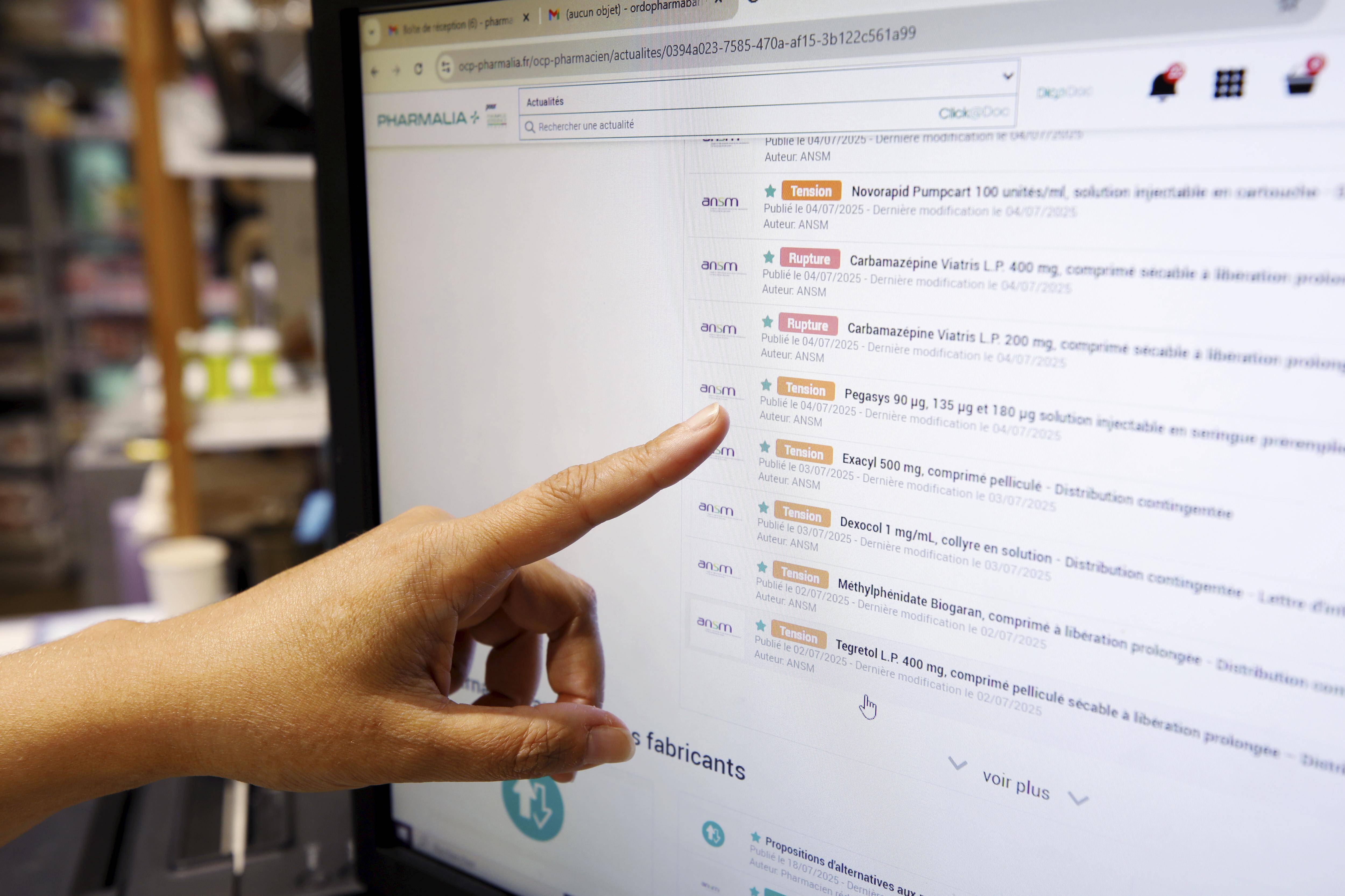 "Sans ce médicament, je risque un AVC!": alerte aux ruptures de stocks dans les pharmacies, patients et professionnels témoignent