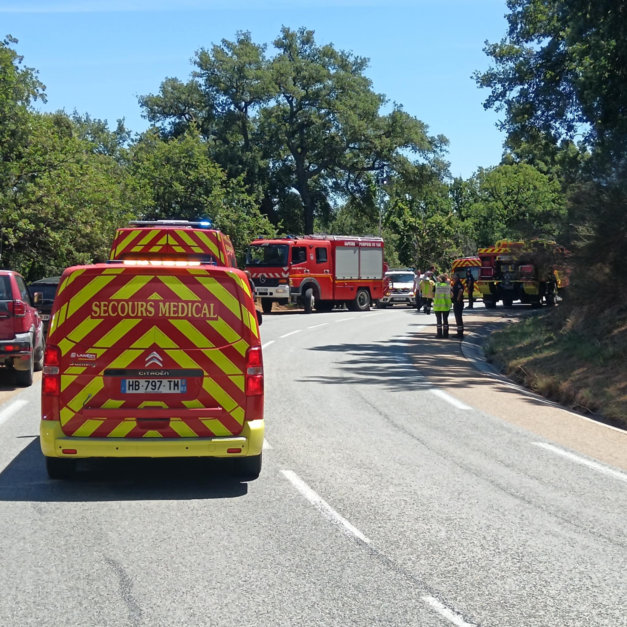 Une mère et sa fille éjectées de leur véhicule puis percutées sur la route dans le golfe de Saint-Tropez, elles sont gravement blessées