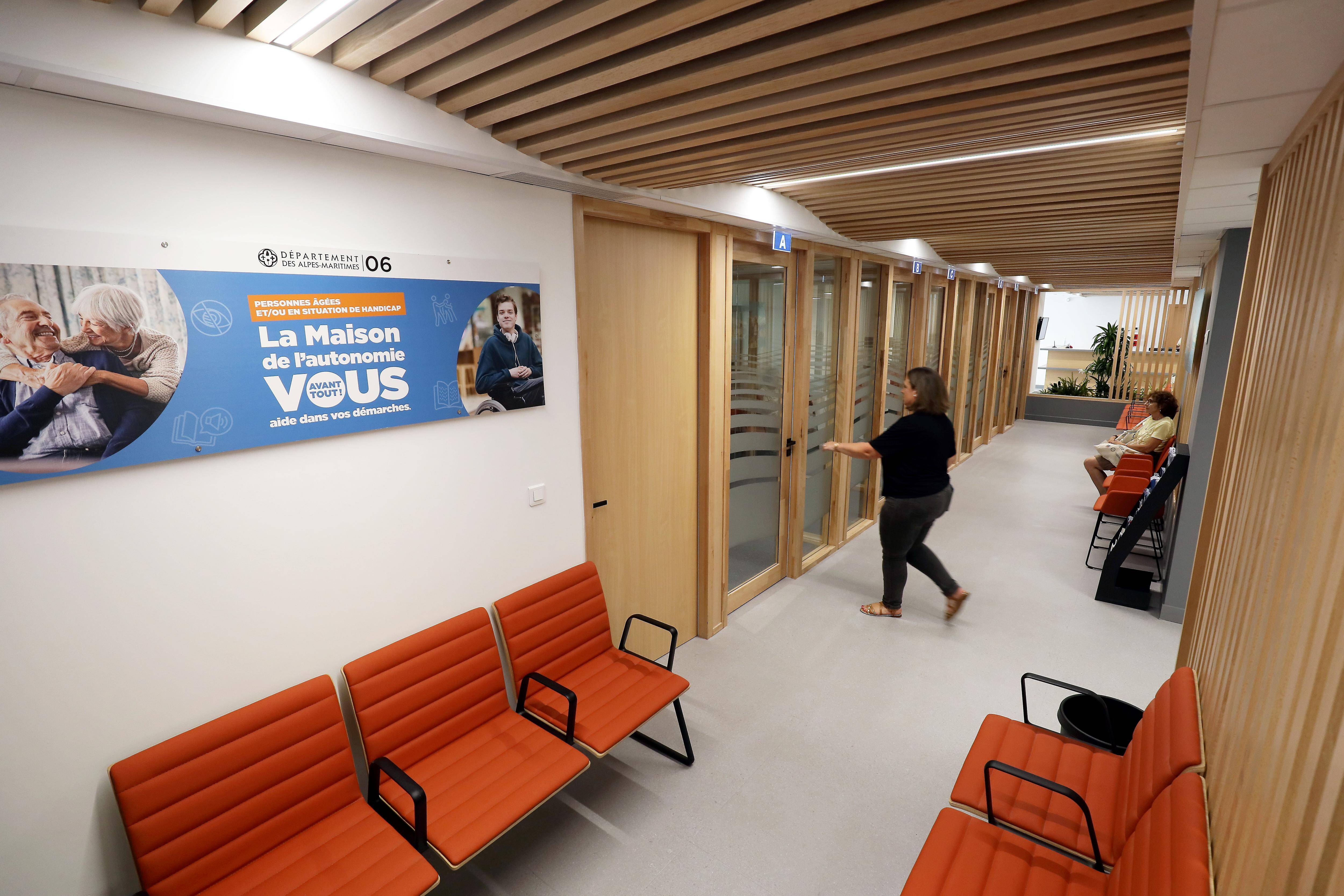 "Cette démarche est exemplaire": des locaux réaménagés pour les visiteurs et les professionnels à l'antenne antiboise de la Maison de l'autonomie