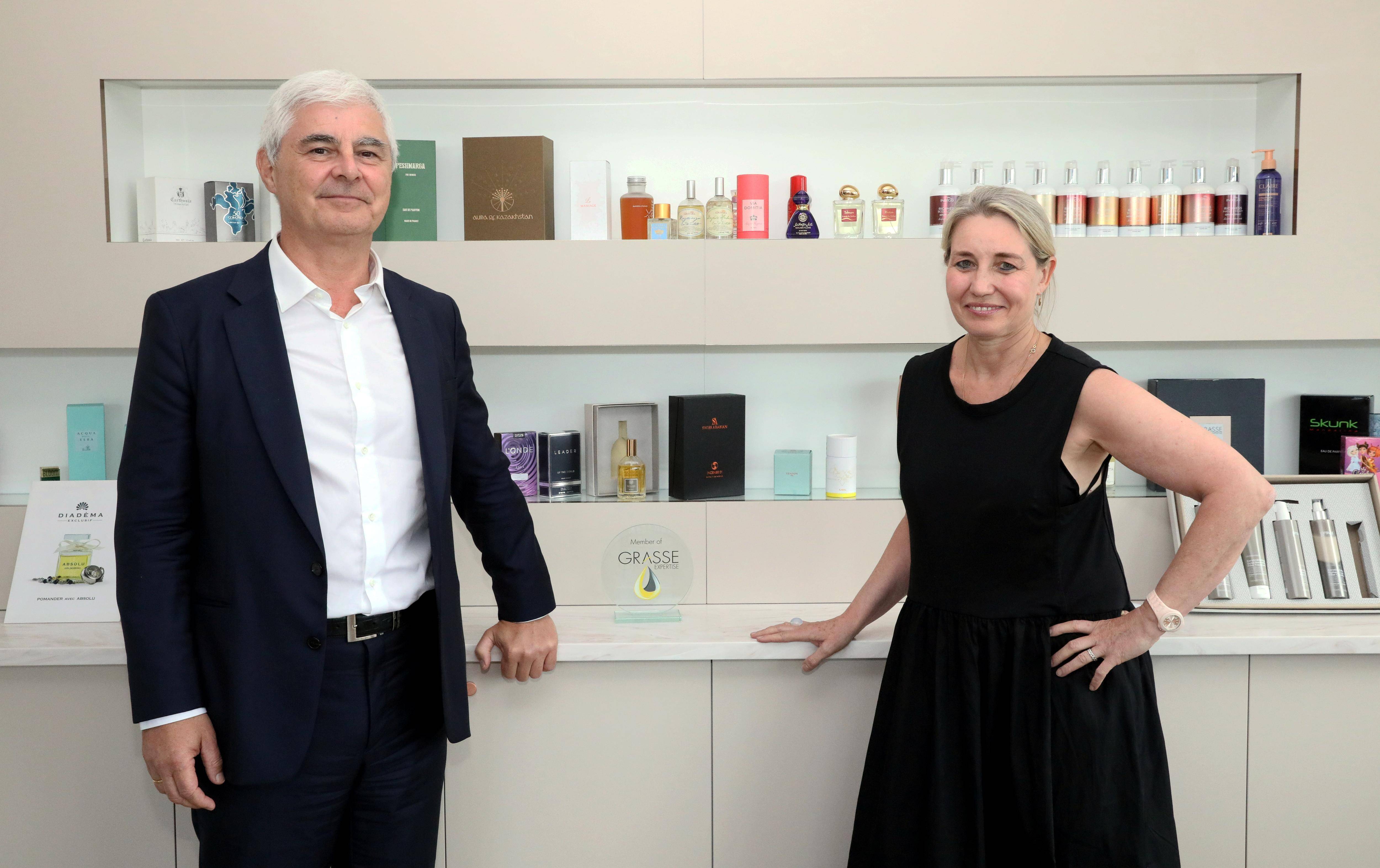 Plus grand, plus moderne, de retour au coeur du pays du parfum... Ce géant mondial de la parfumerie inaugure son nouveau siège social dans le pays de Grasse