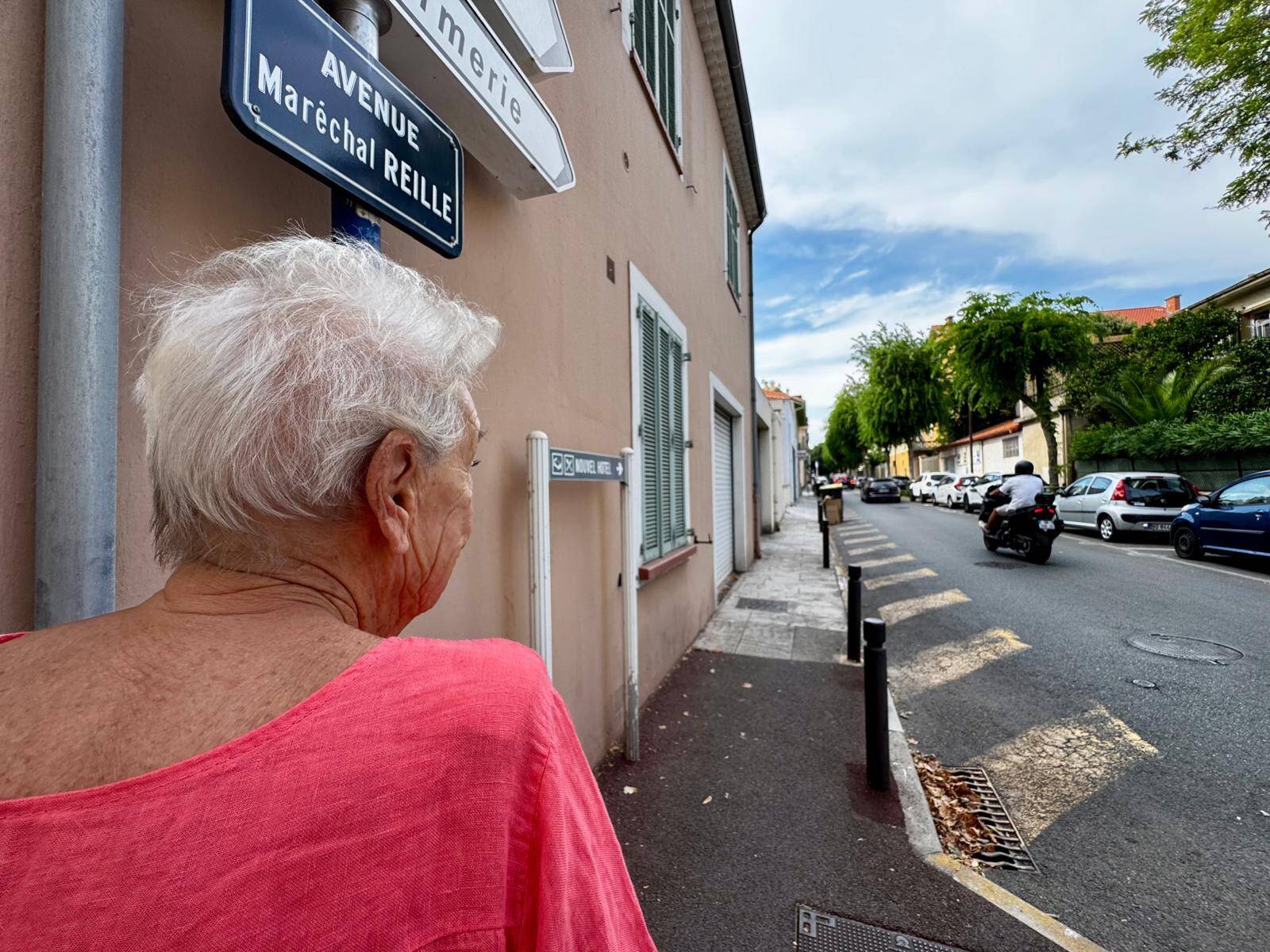 "Les bus ne s'y arrêtent tout simplement pas": des usagers d'Antibes bien embêtés par un arrêt de bus fantôme