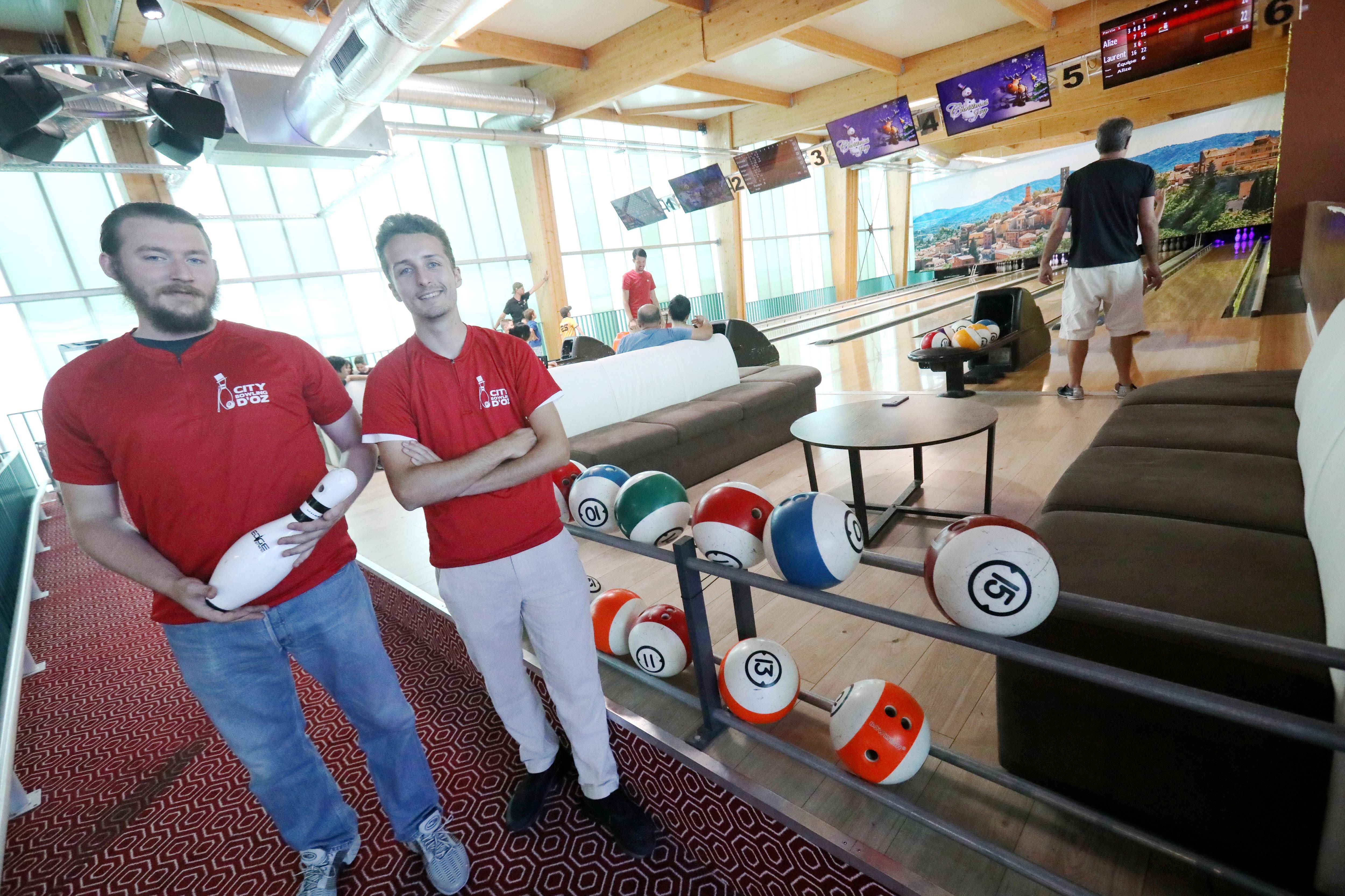 Baisse des prix des boissons, soirées DJ et entreprises, nouveau karaoké, événementiel... Comment le bowling de Grasse veut rebondir