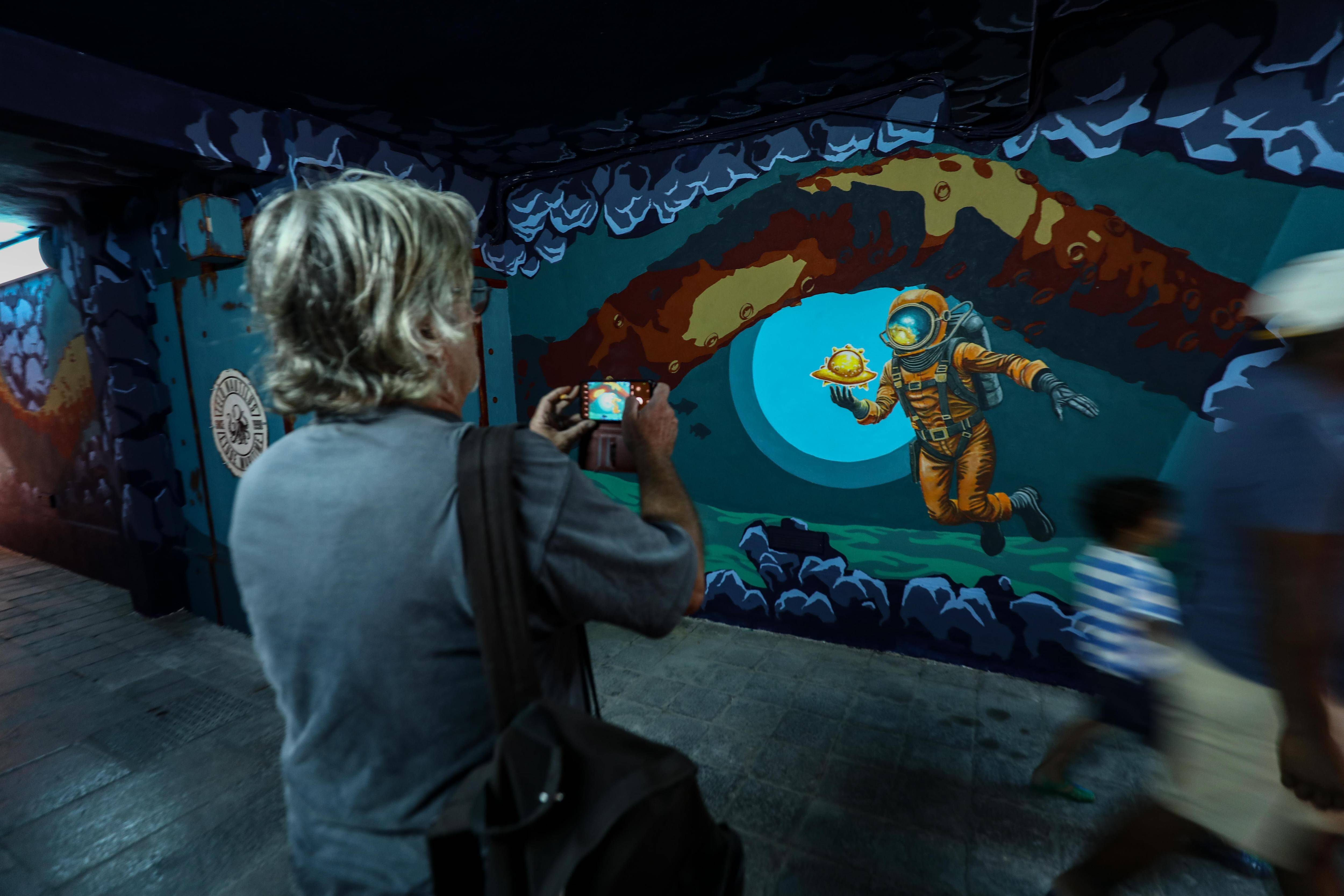 "L'idée, c'est de recapitaliser sur ces espaces, et pourquoi pas les donner à voir autrement": le collectif anonyme "Les Mains sales" égaie les souterrains toulonnais