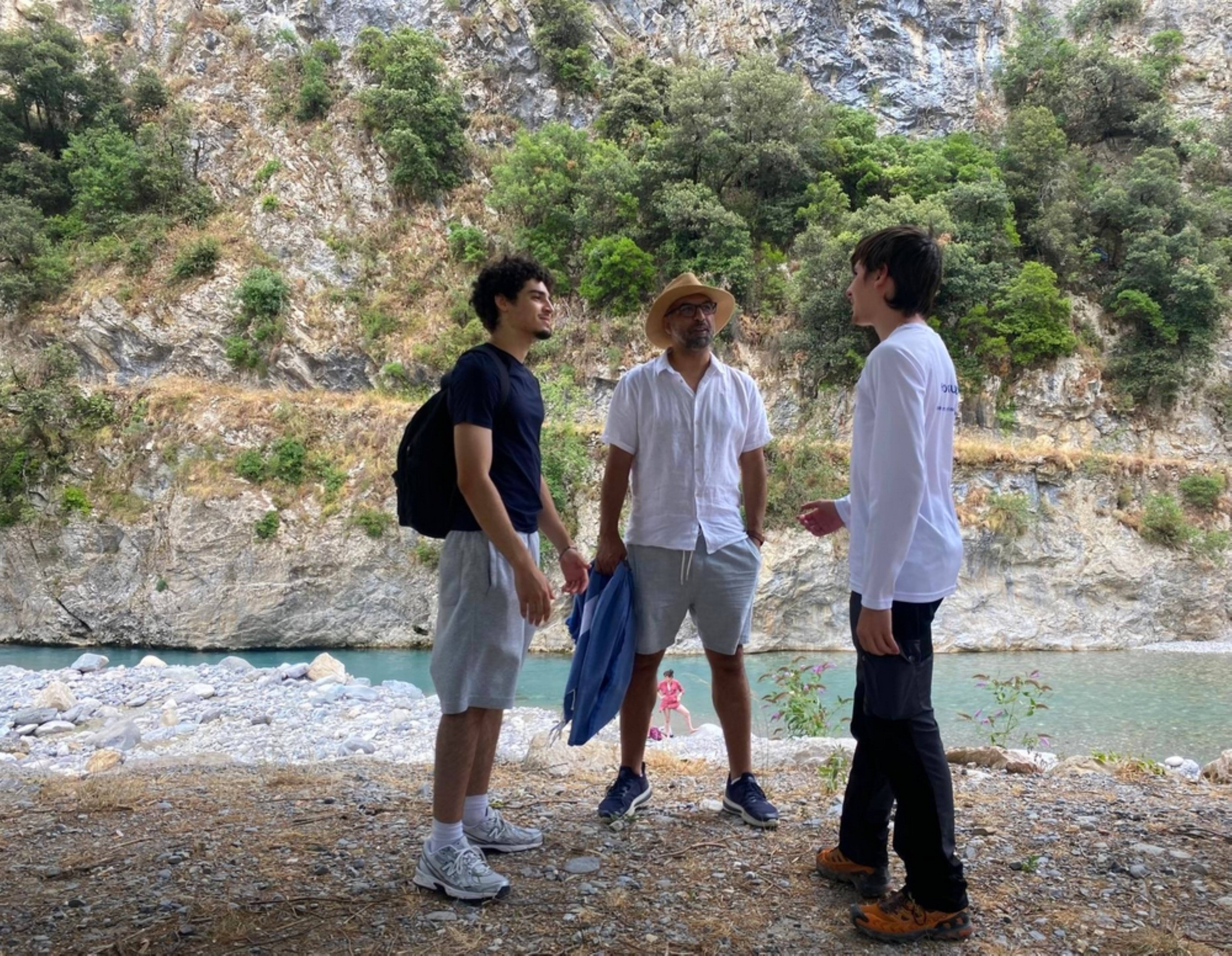 Ces deux étudiants ont troqués leurs vacances d'été pour travailler comme "hydroguides" dans la vallée de la Roya