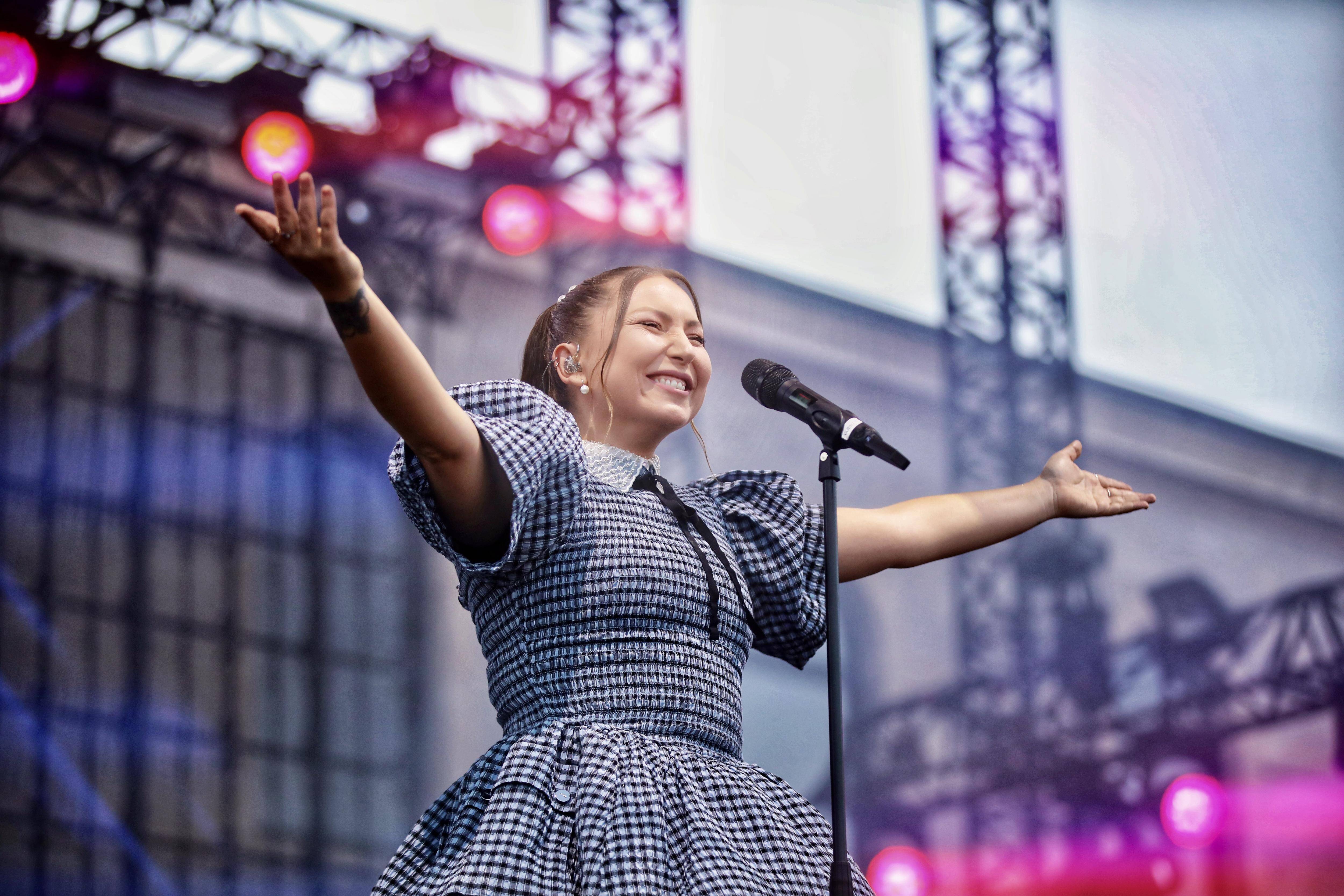 "Au début, je pensais que c'était un fake": qui est Linh, cette Niçoise qui a conquis Gims et le public?