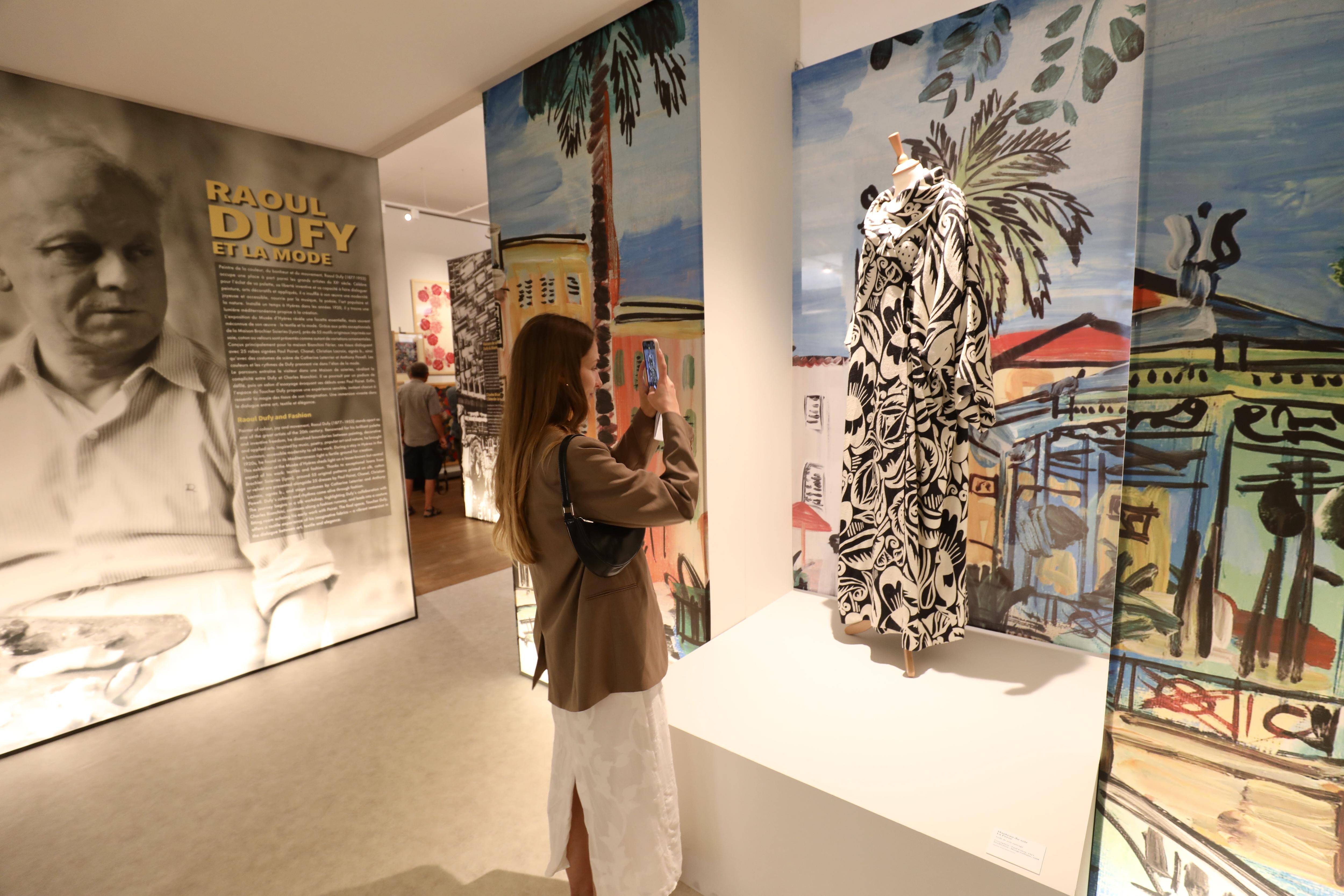 Raoul Dufy tisse son art au musée de la Banque dans le Var