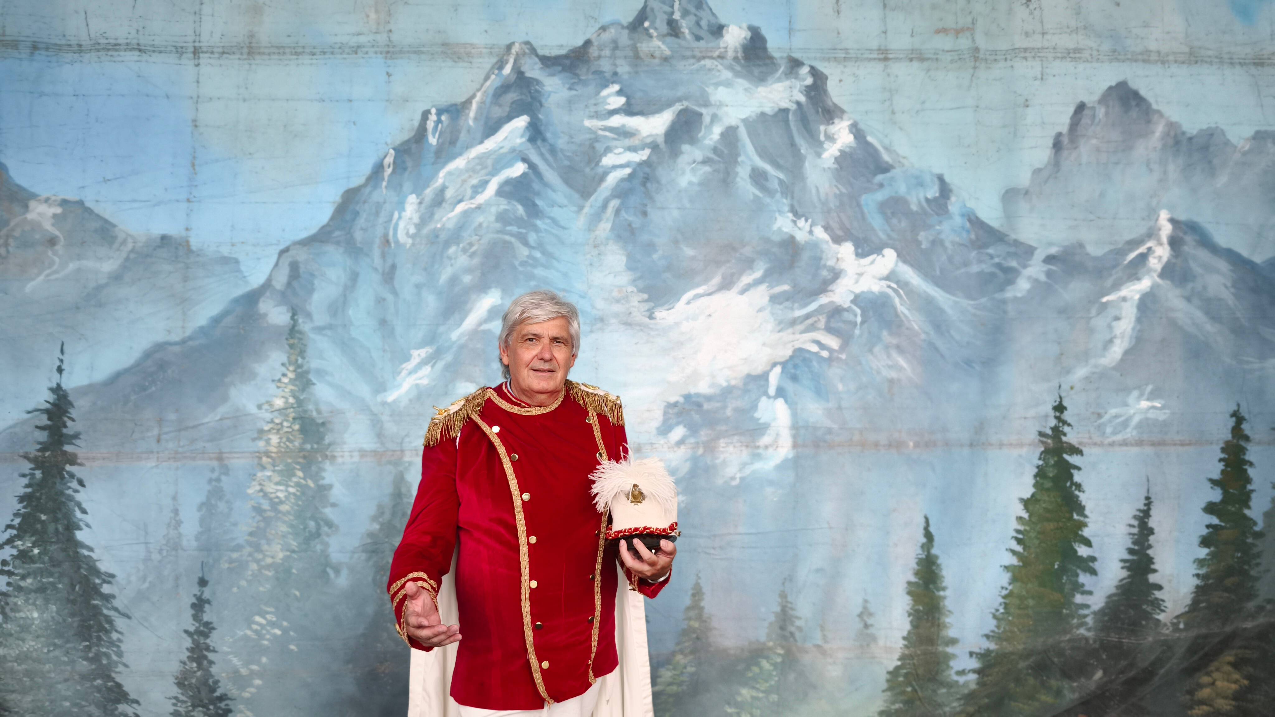 Jean-Pierre Barbero, le directeur de la Villa Masséna, monte sur les planches pour jouer dans "L'Auberge du cheval blanc" à Nice