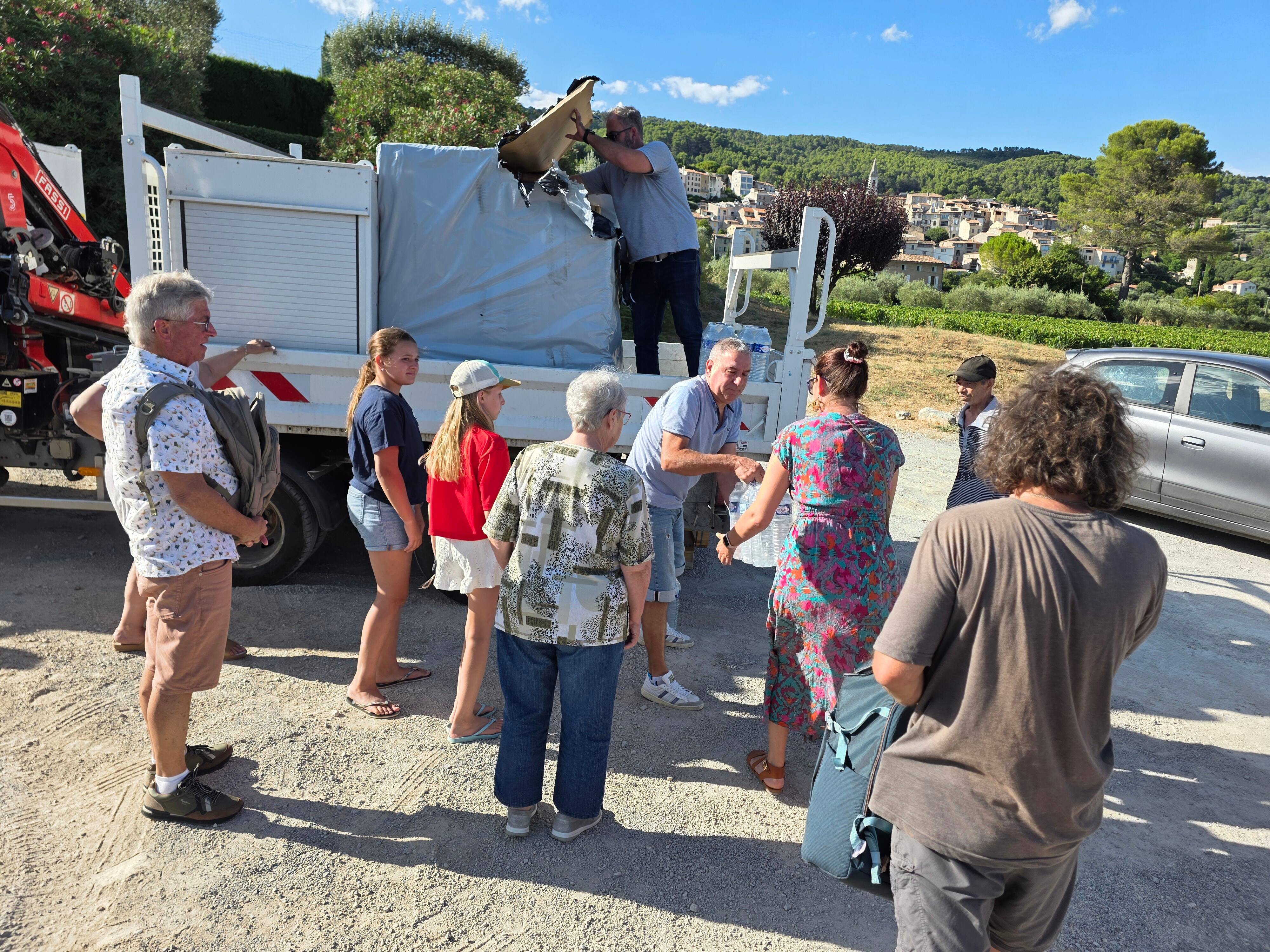 L'eau est toujours impropre à la consommation à Callas, de l'eau en bouteille distribuée à la population jusqu'à nouvel ordre