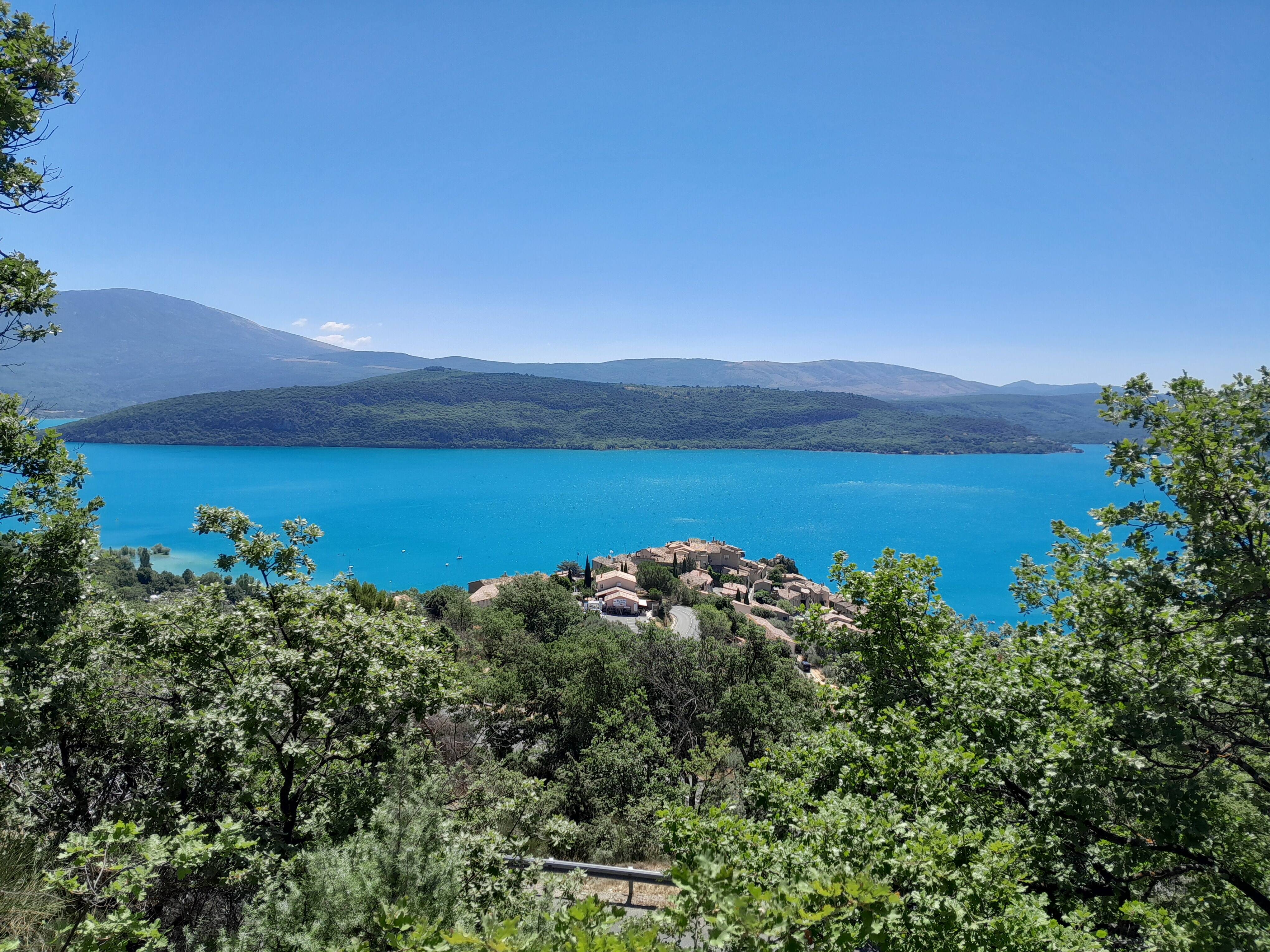 Comment y aller, où se restaurer, les villages à visiter autour, où dormir... Tout ce qu'il faut savoir pour profiter du lac de Sainte-Croix