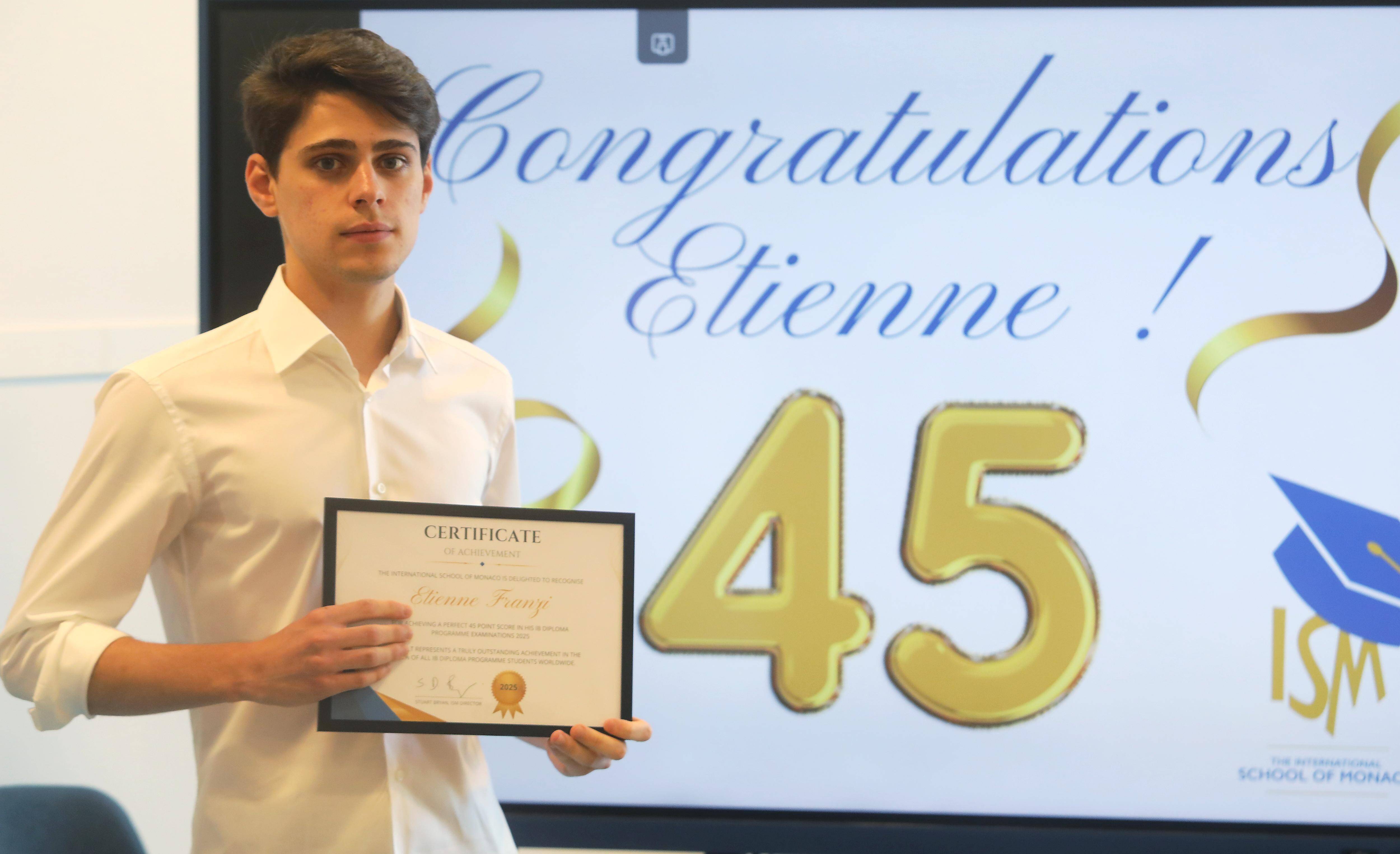 "Un exploit rarissime": un lycéen décroche le score parfait au Bac international à Monaco