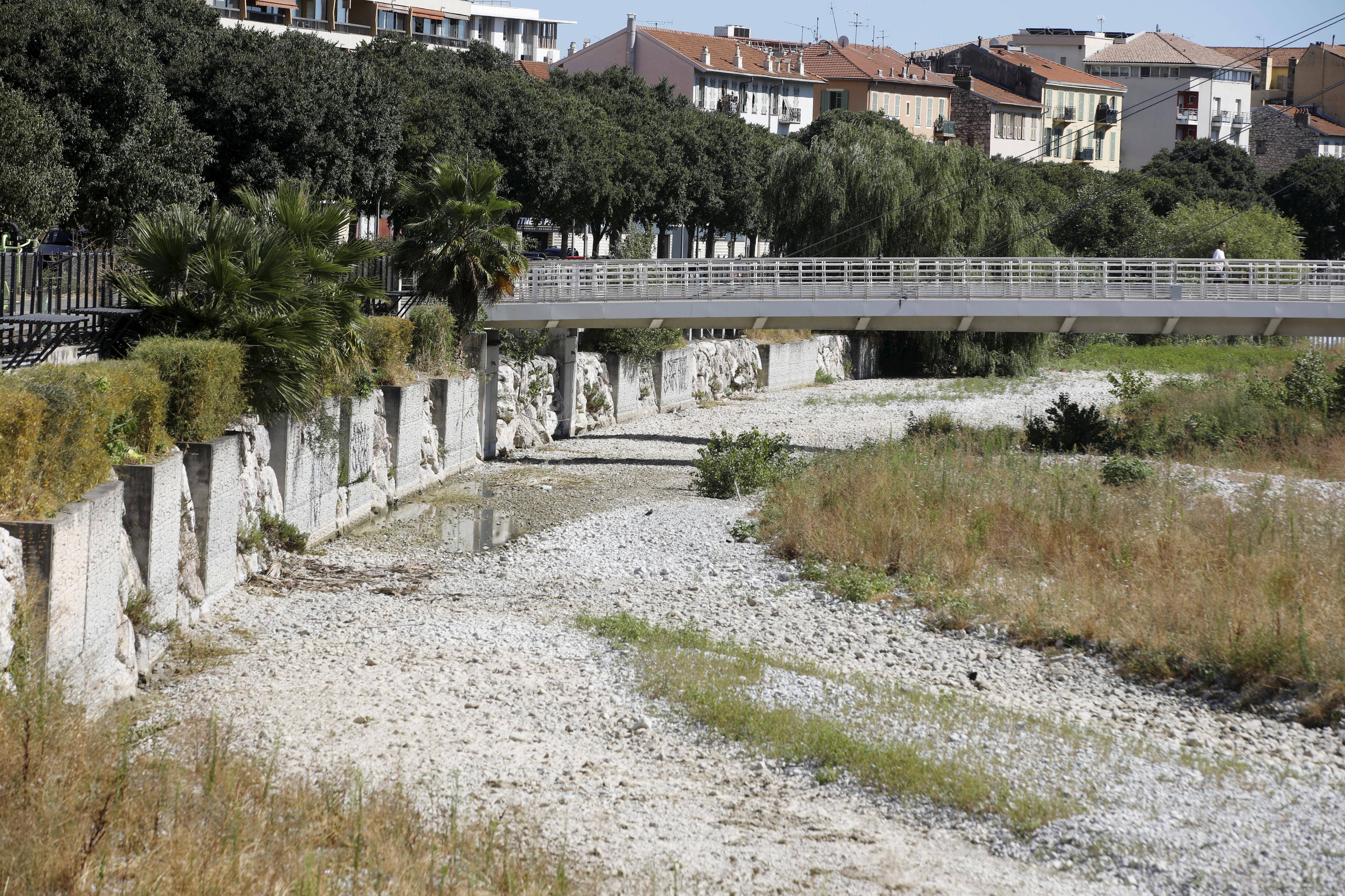 "On nous avait pourtant dit, en début d'année, que l'on serait épargné": 45 communes de la Côte d'Azur en alerte sécheresse