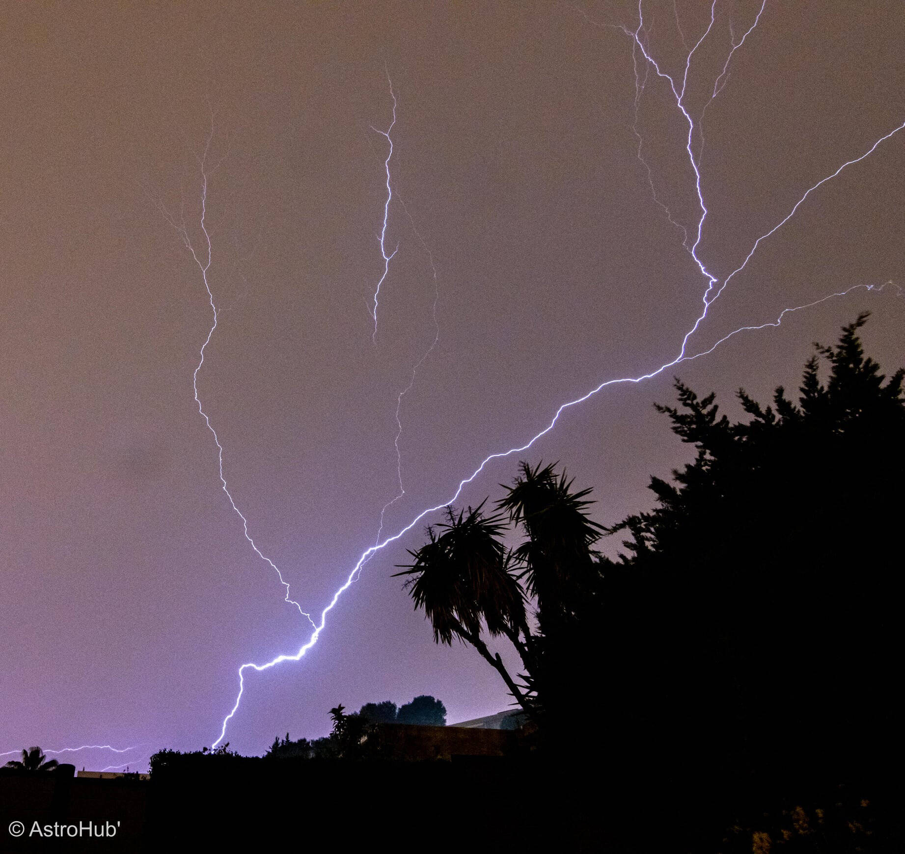 Alors que la sécheresse sévit sur le littoral, pourquoi les orages se multiplient dans l'arrière-pays niçois?