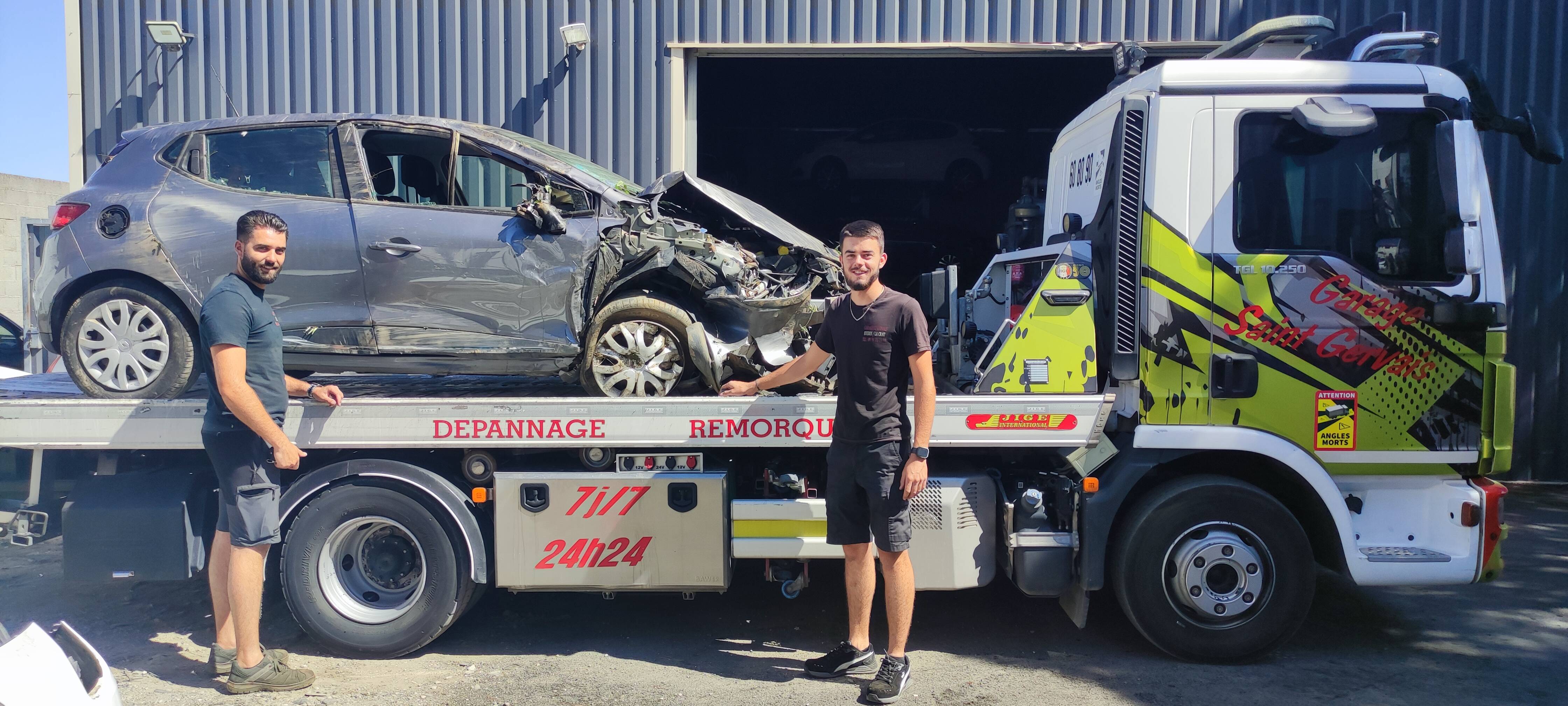 "Quand c'est un appel en deuxième partie de nuit, on sait qu'on va être confrontés à des drames...": on a suivi une équipe de dépanneurs hyérois