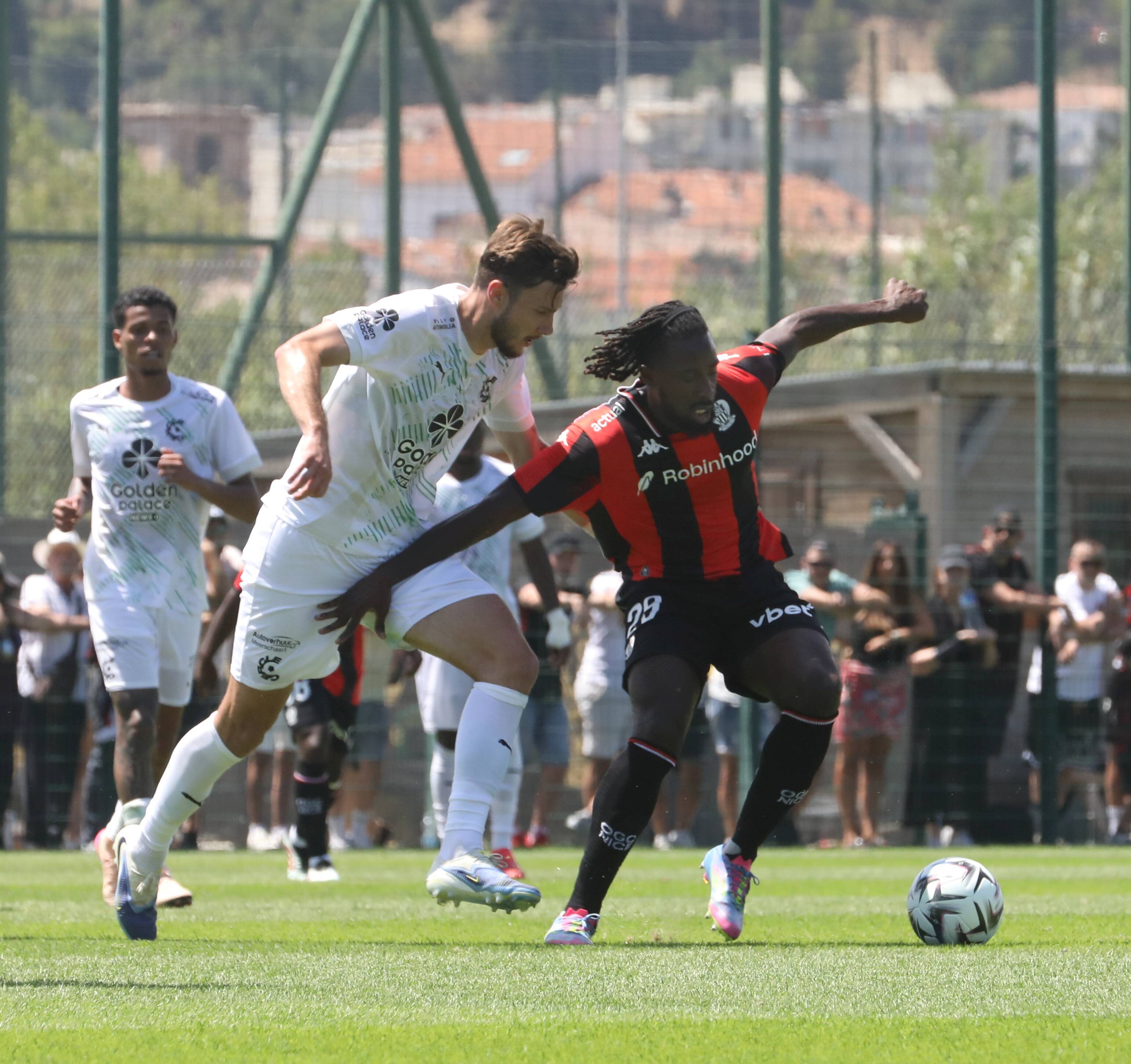 Envies d'Angleterre ou d'Allemagne, offre en Arabie Saoudite: on vous explique pourquoi le départ d'Evann Guessand de l'OGC Nice peine à se concrétiser