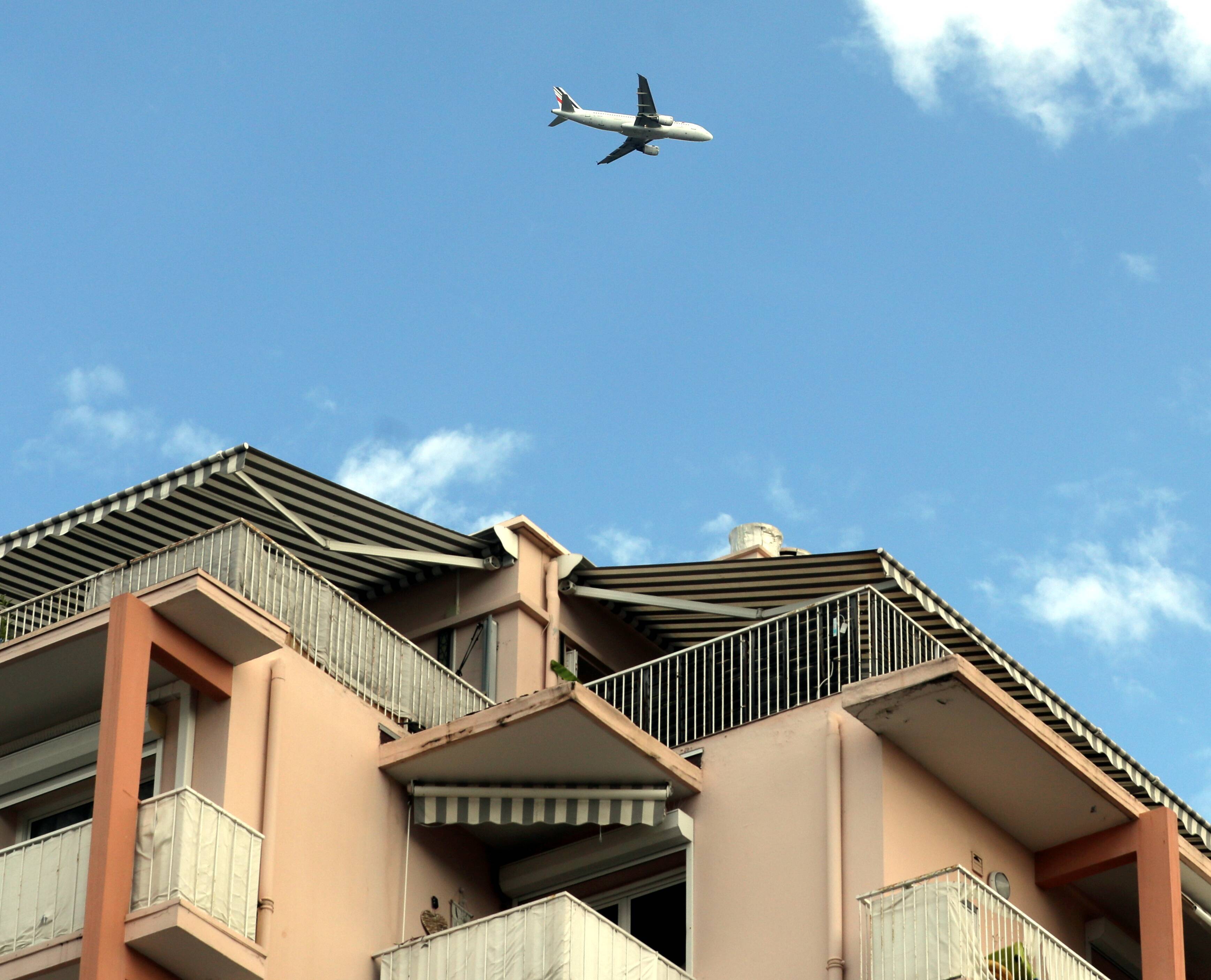 "Le bruit est de plus en plus insupportable": une pétition demande de faire cesser les "vols intempestifs" vers l'aéroport Nice-Côte d'Azur