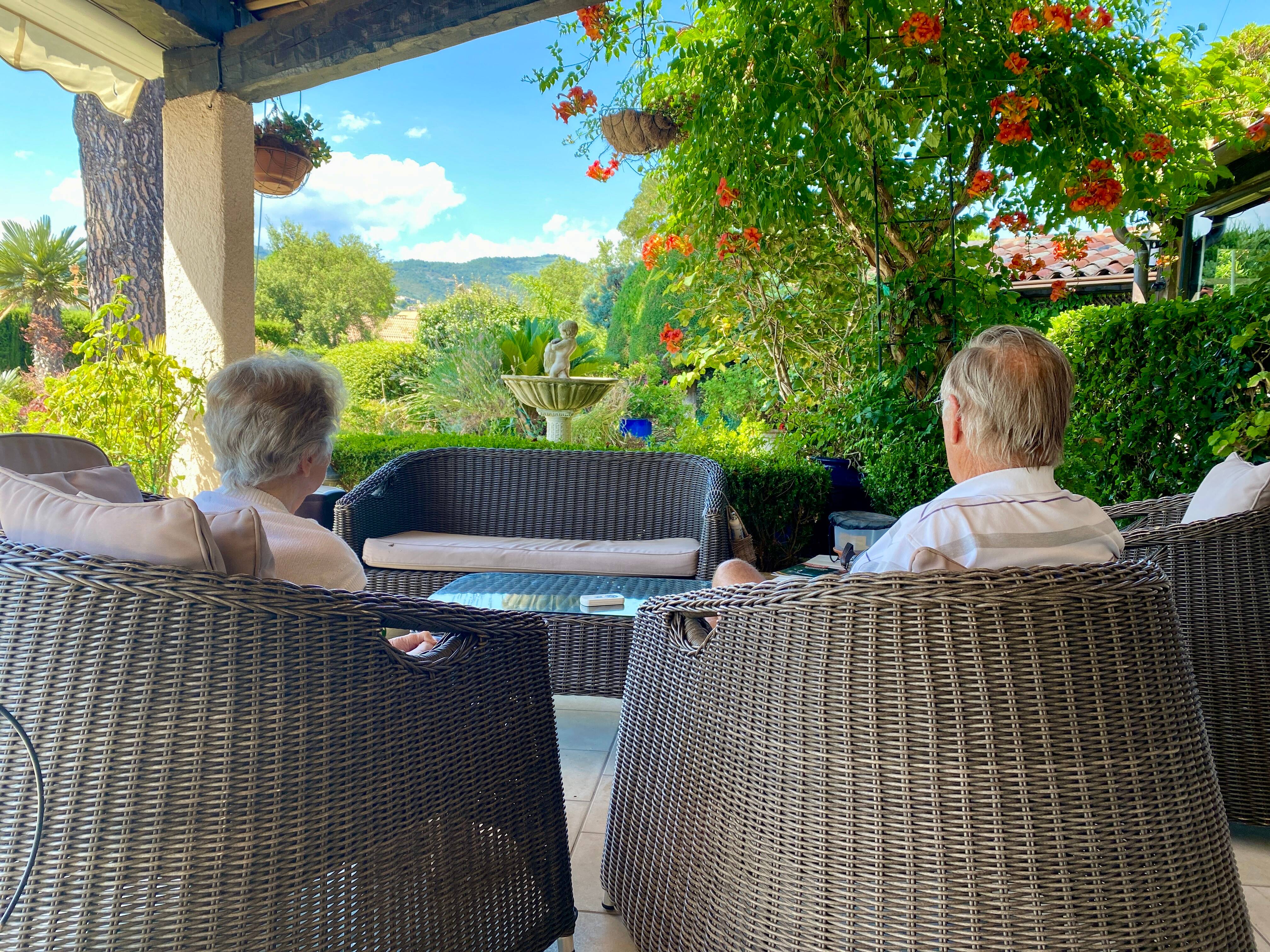 "Ces voyous-là n'ont pas la moindre morale": trois hommes cagoulés agressent une femme de 89 ans dans sa villa pour lui dérober ses bijoux à Mandelieu