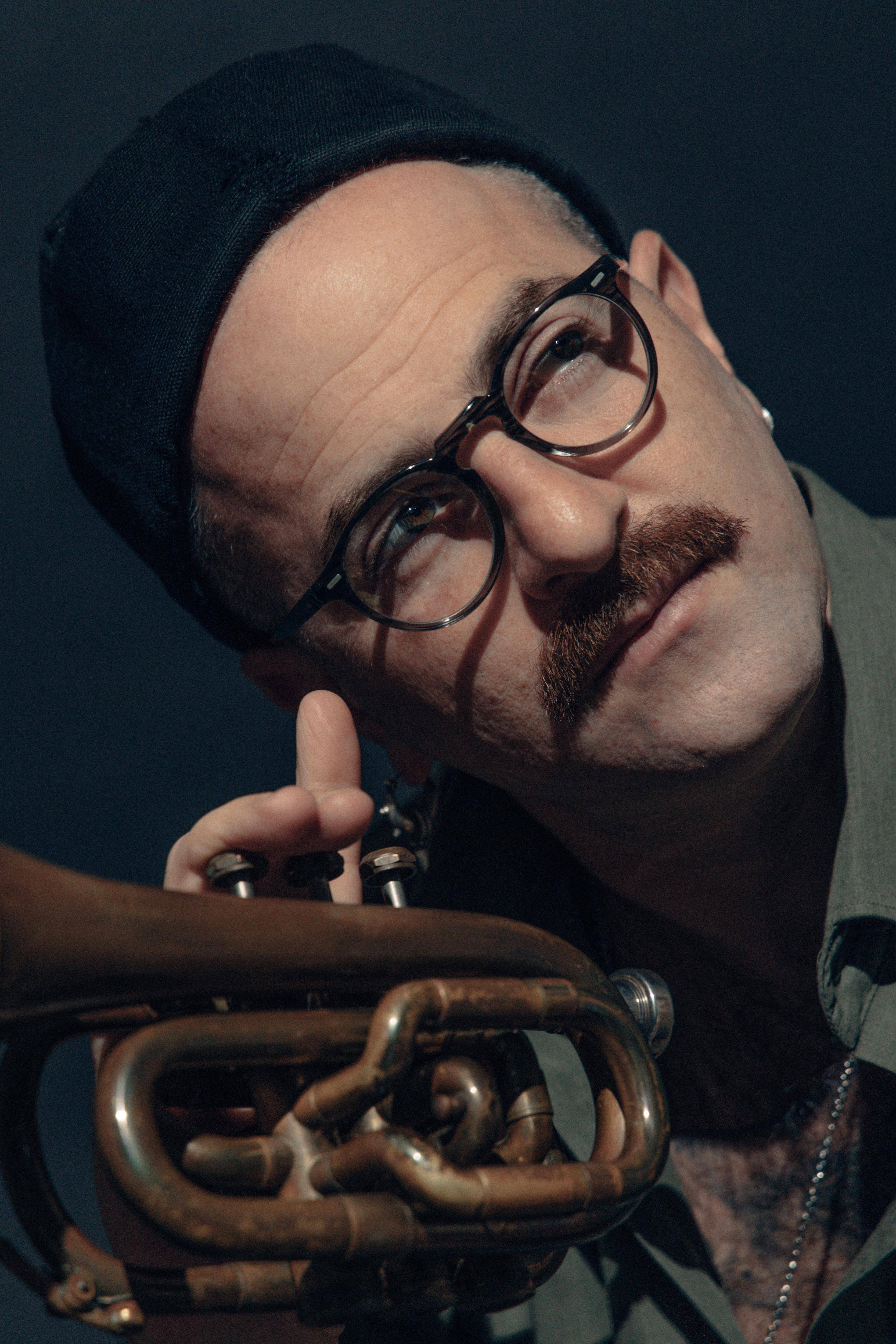 Des cendres aux lueurs de l'espoir: le trompettiste Avishai Cohen sur sur la scène de Jazz à Toulon ce lundi soir