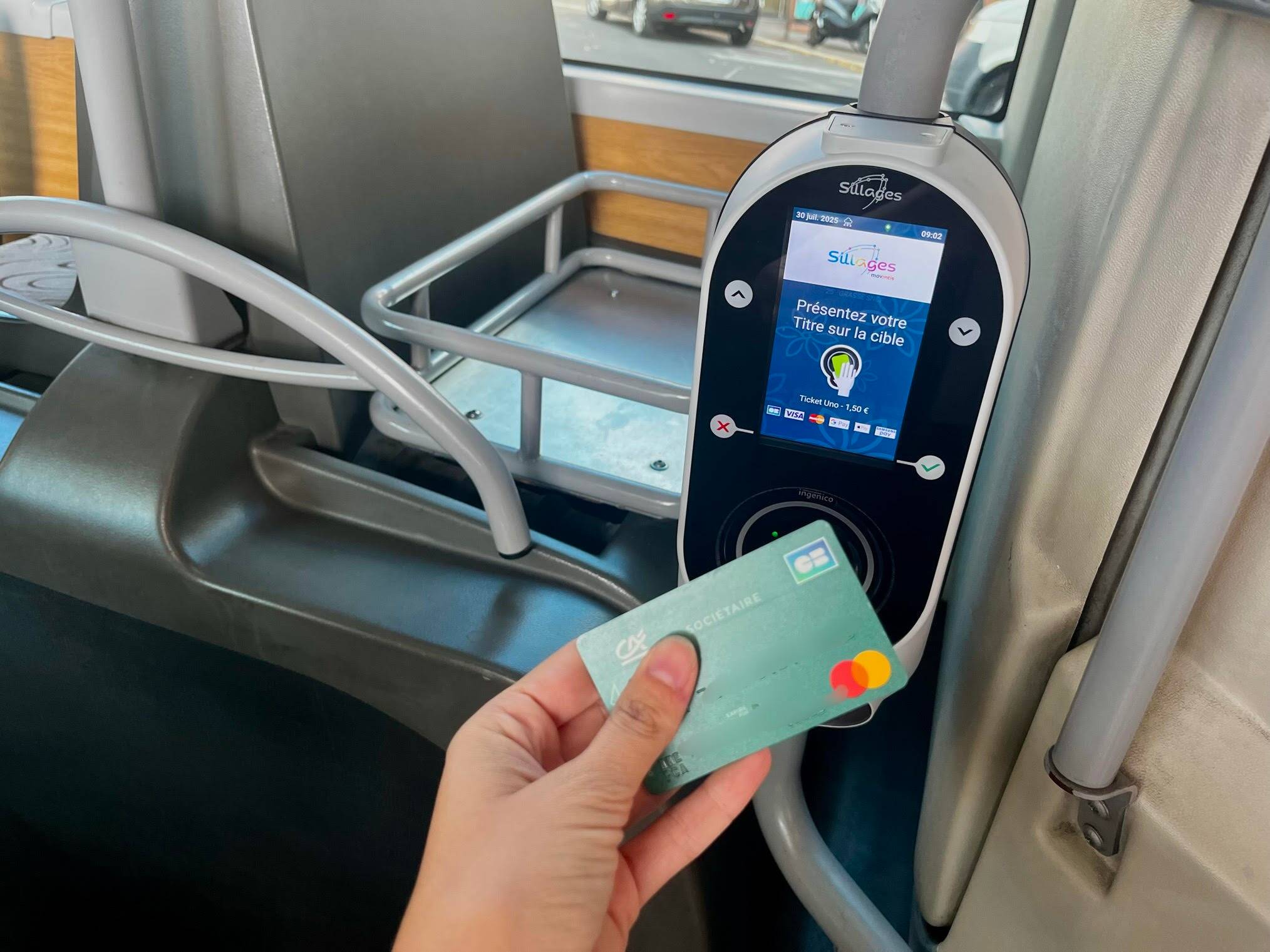 Fini la monnaie et les tickets: le sans contact débarque dans les bus à Grasse