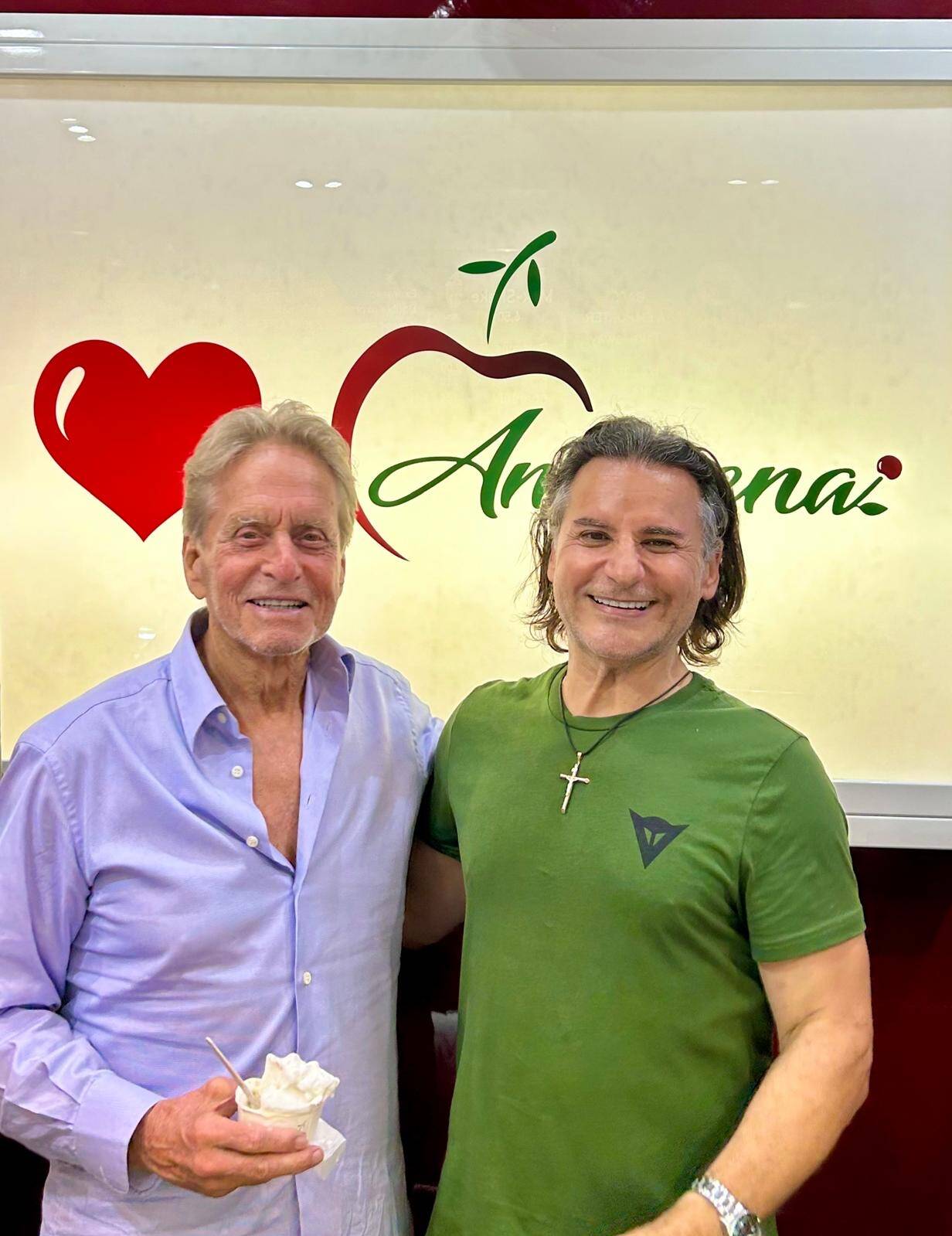 Michael Douglas en goguette à Antibes