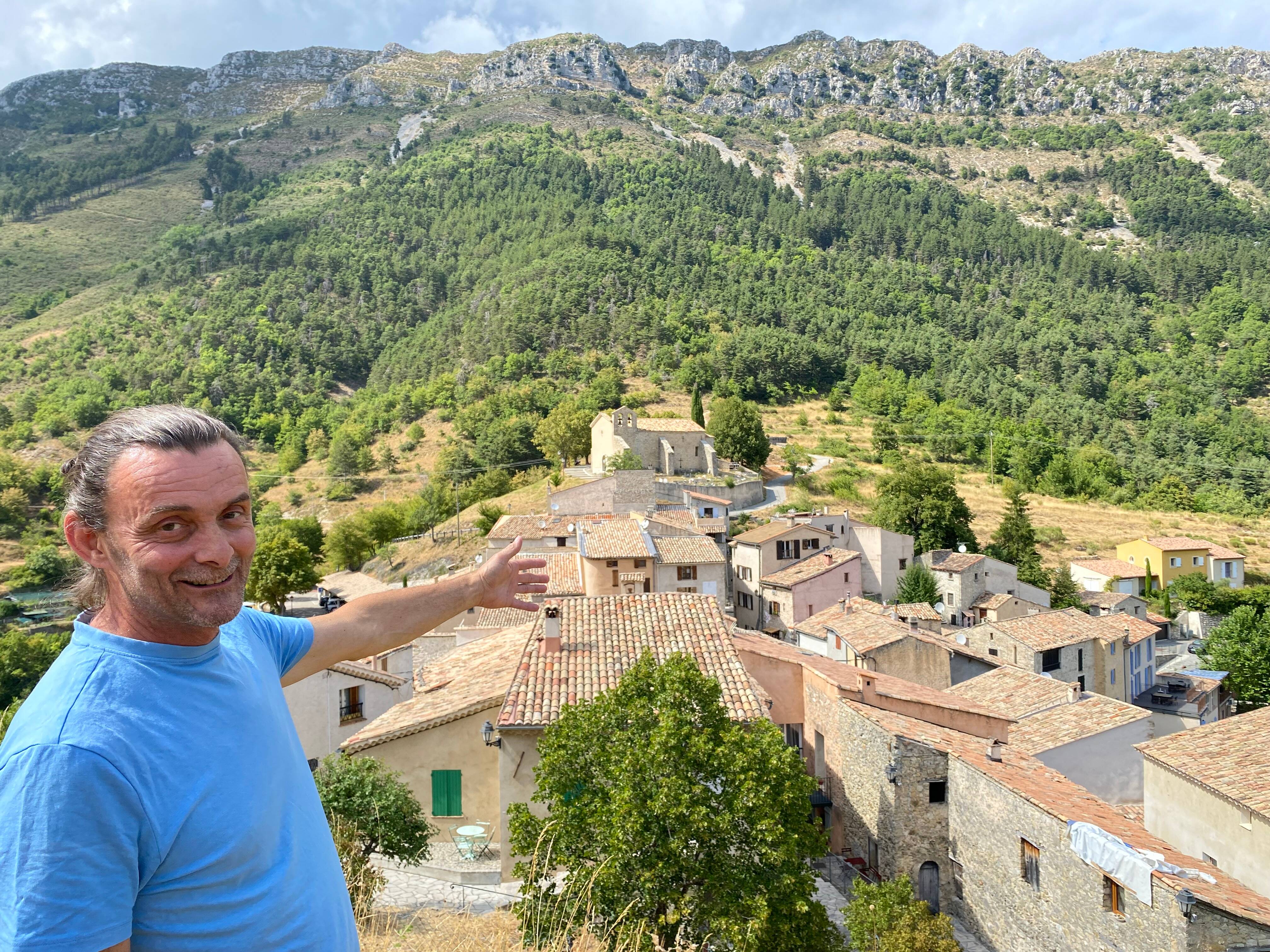 "Le maire, c'est nous tous": à la tête du Mas, 180 habitants, depuis 2018, Ludovic Sanchez se confie sur son village