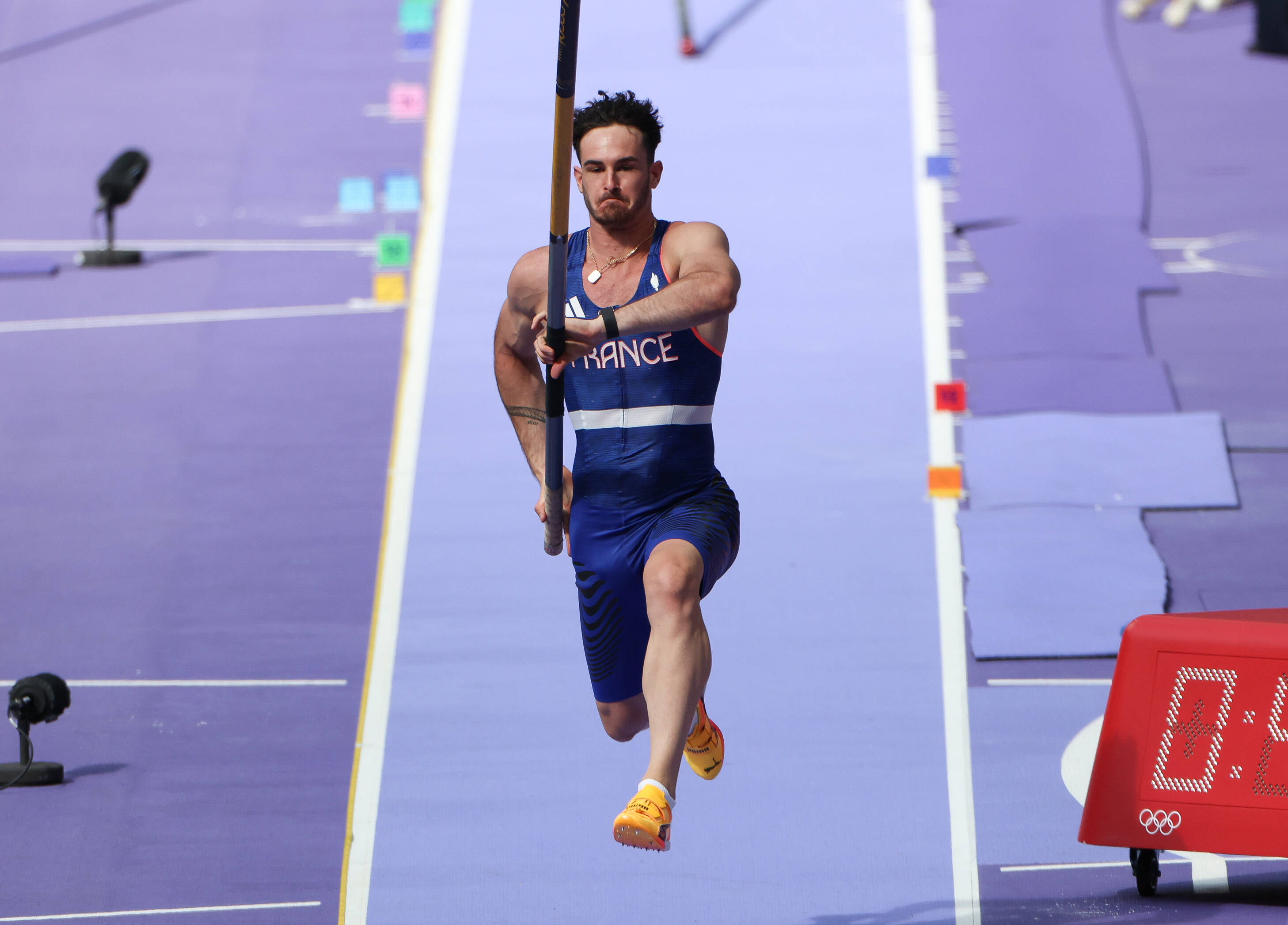 "C'était déjà un miracle pour moi d'être là": le perchiste Anthony Ammirati revient sur son échec aux JO de Paris