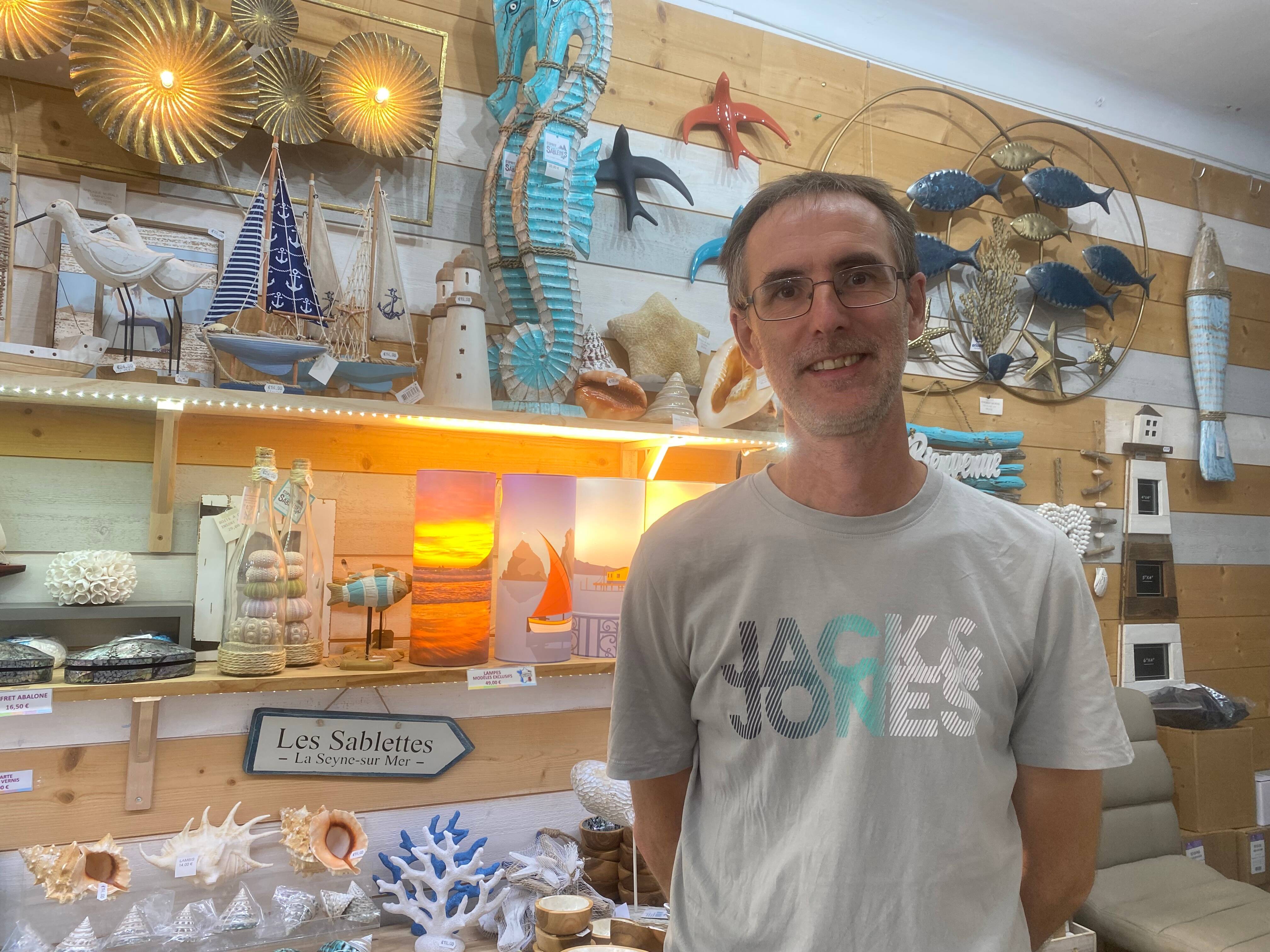 "On veut vraiment proposer des souvenirs spéciaux": à La Seyne, cette boutique fait le bonheur des touristes et des locaux