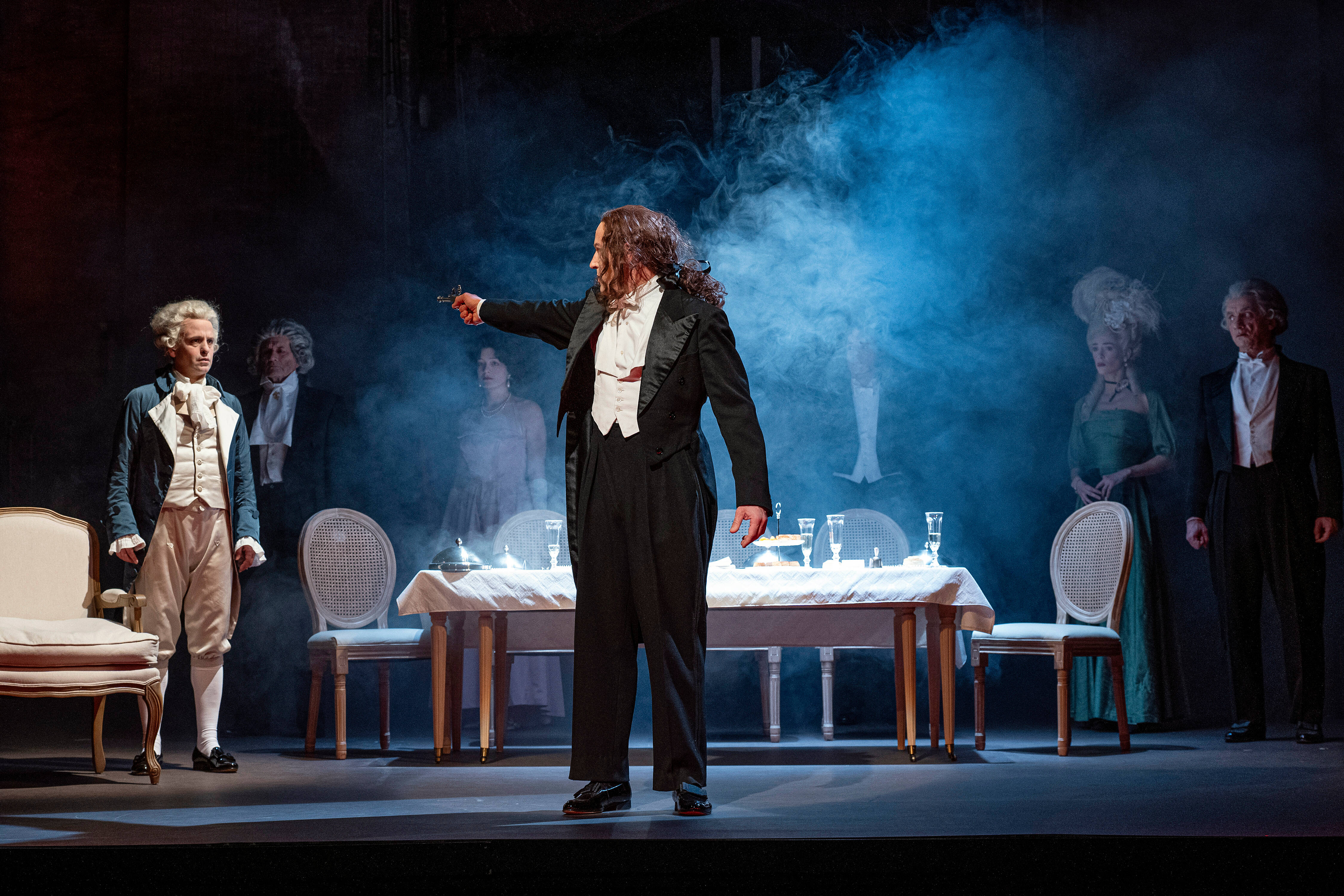 Elle n'a pas été rejouée depuis près de 60 ans: l'oeuvre polémique de Jean Anouilh "Pauvre Bitos" renaît de ses cendres à Ramatuelle