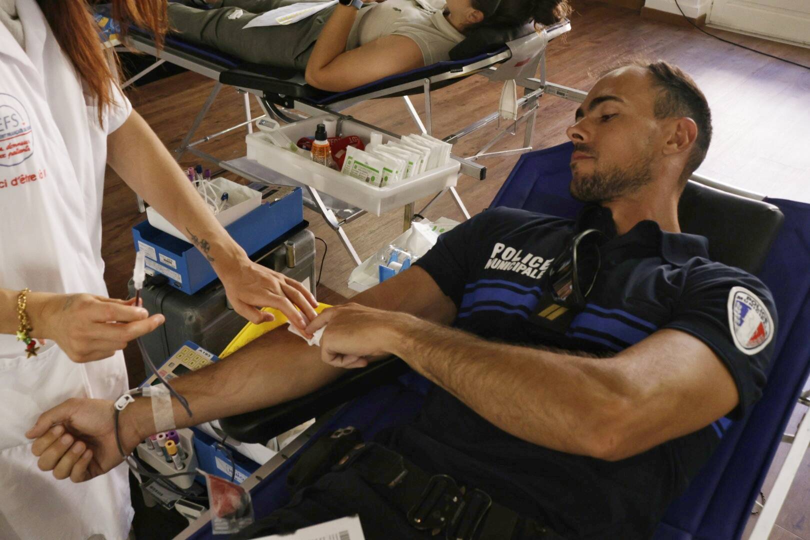 Même en vacances, la collecte de sang continue à Saint-Tropez