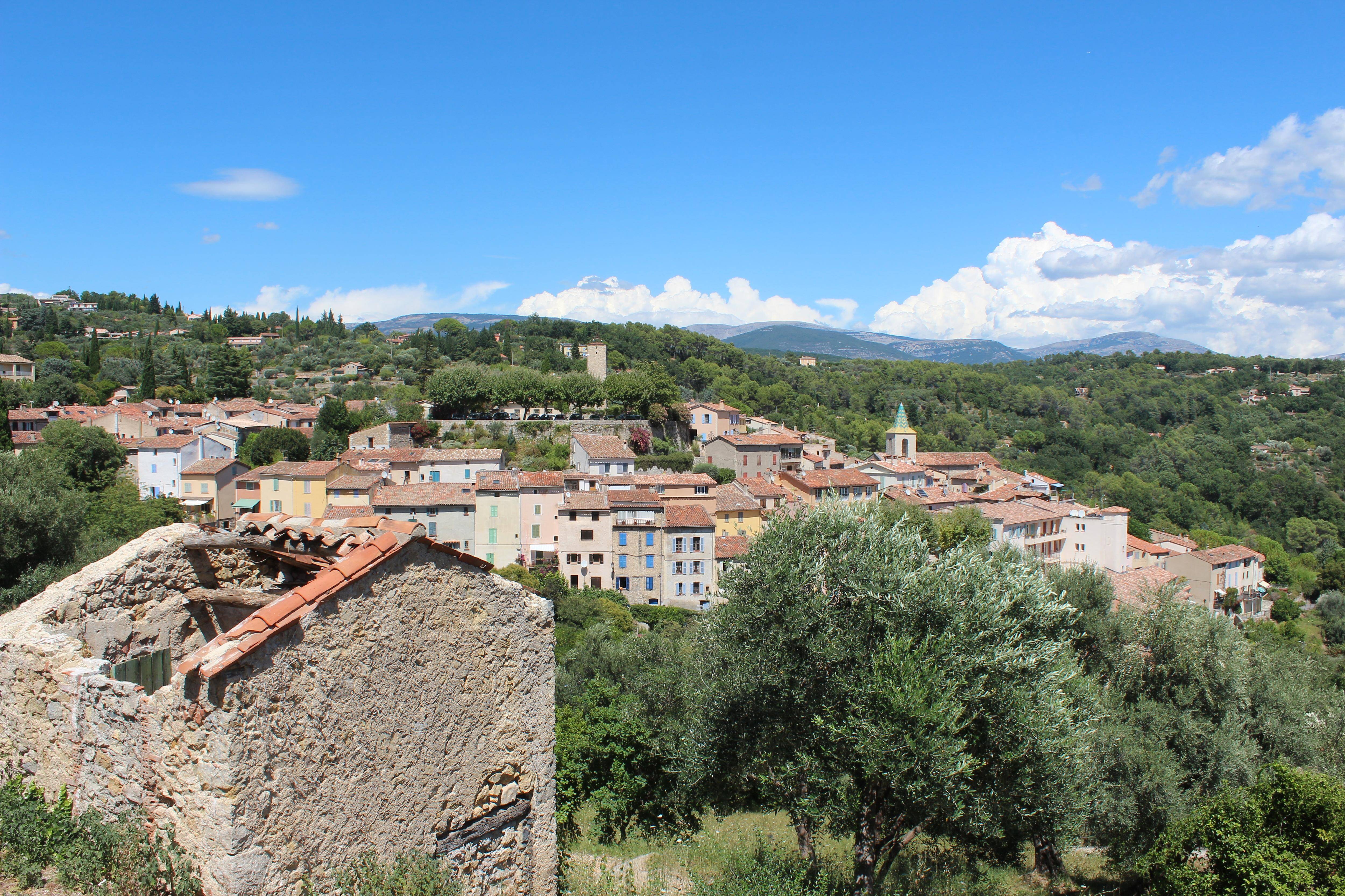 Attention si vous circulez dans le secteur de Tourrettes: la RD562 est fermée en raison d'un accident de poids lourd