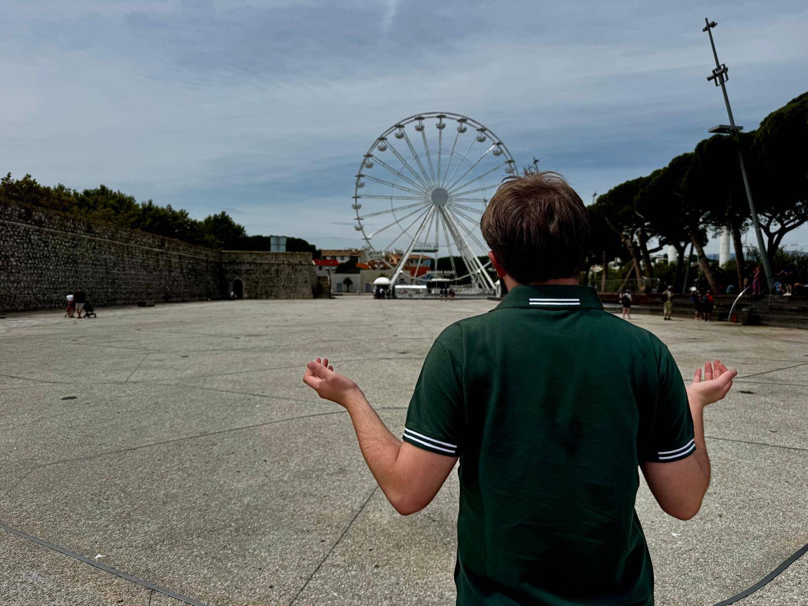 Pourquoi n'y a-t-il aucun événement pendant le mois d'août à Antibes?