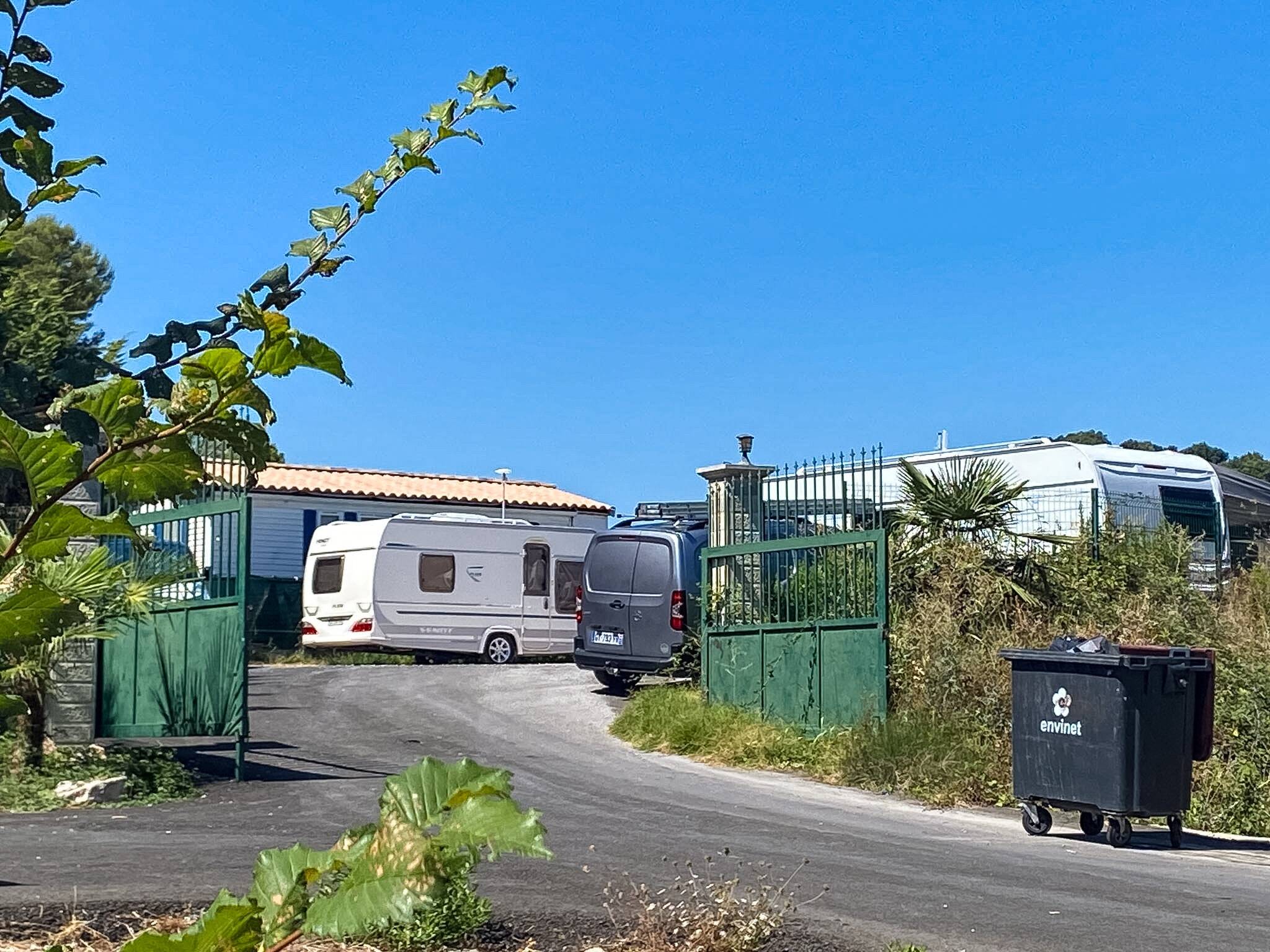 Deux enfants retrouvés morts dans une piscine à Antibes: la piste de la noyade accidentelle se précise
