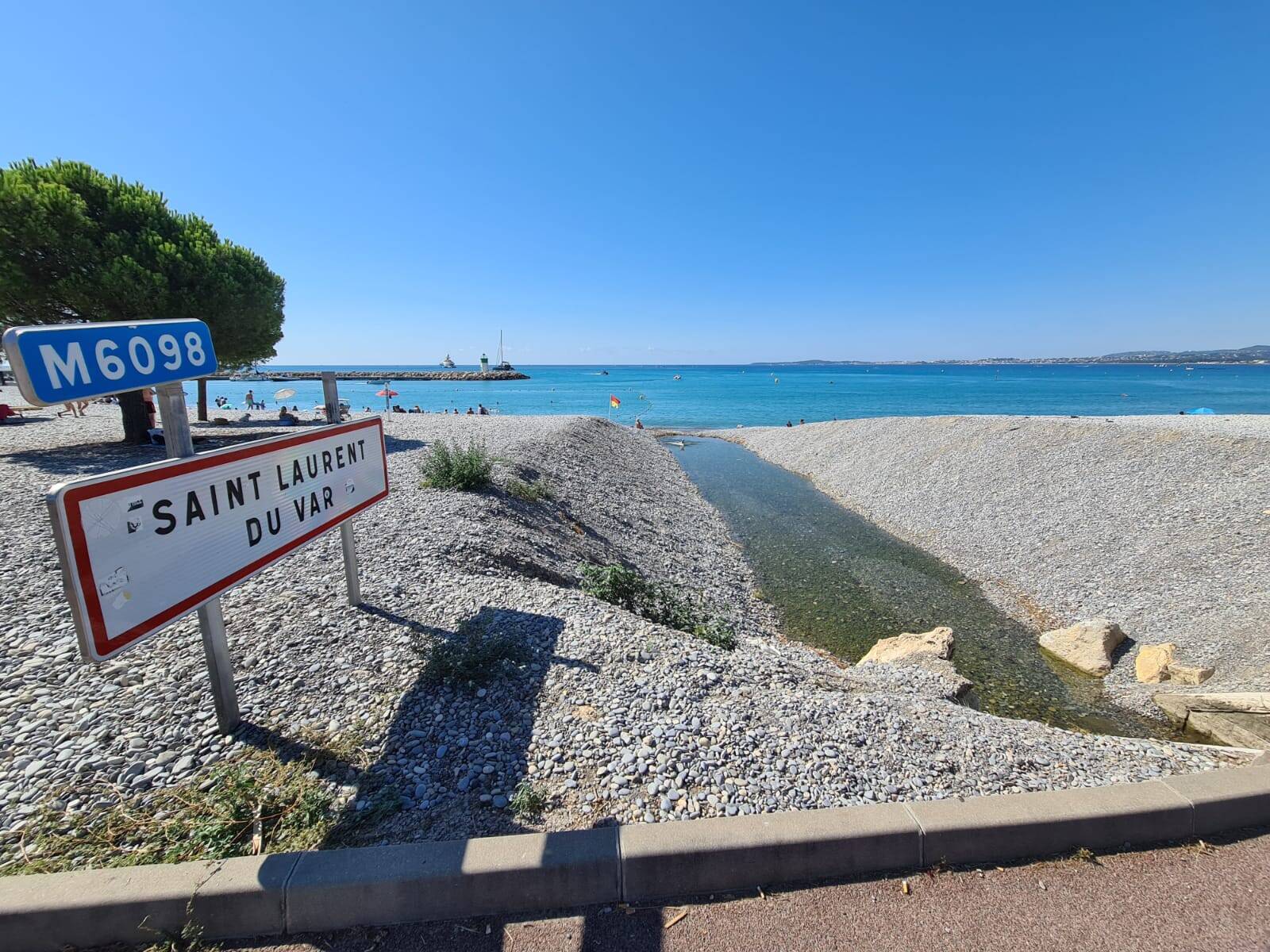 "La pollution paraissait limitée pour être signalée": cette plage azuréenne est polluée et... propre en même temps